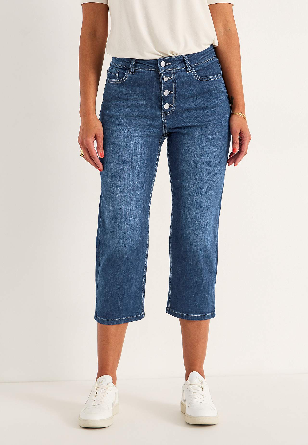 Caprijeans med knapplukking