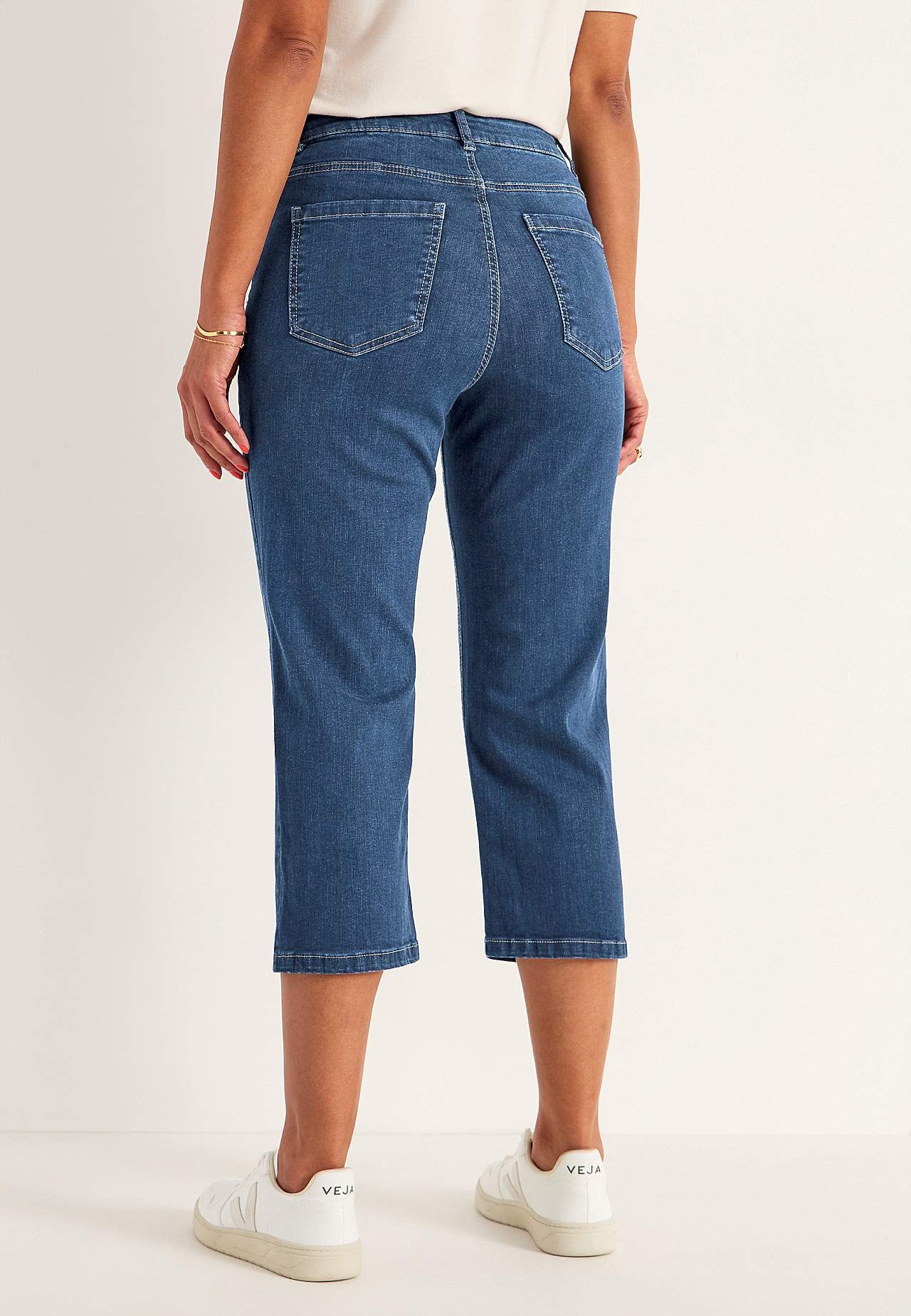 Caprijeans med knapplukking