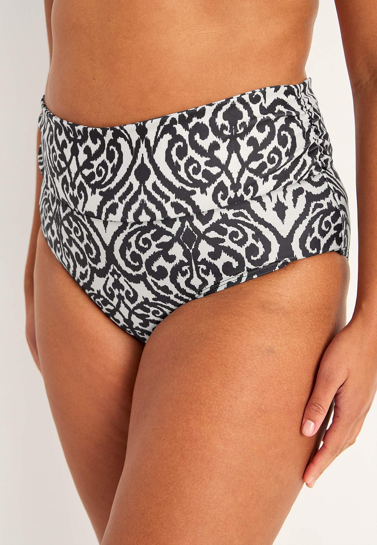 Bikinitruse med sammenleggbar kant i midjen