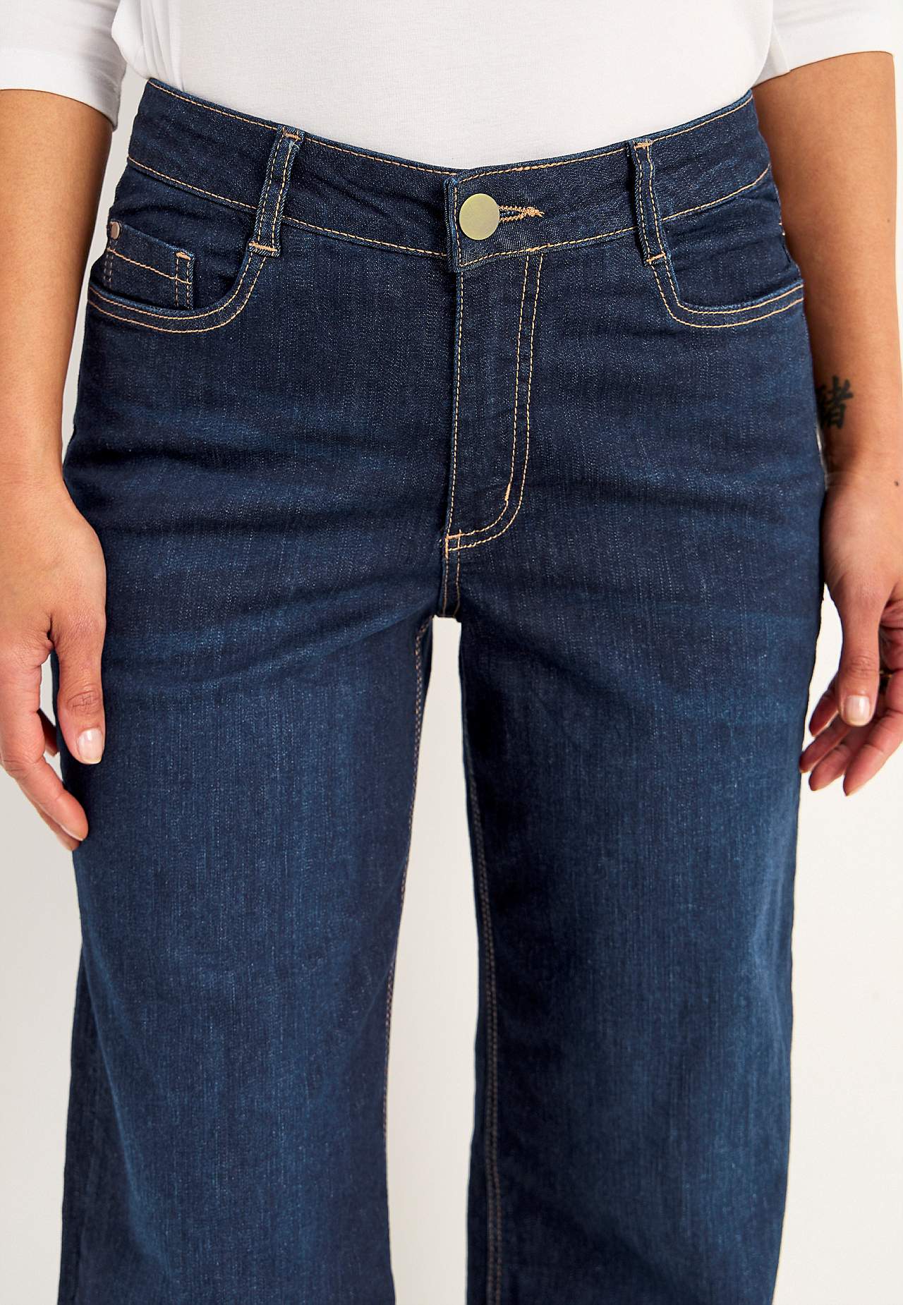 Vide, lange jeans med høy midje