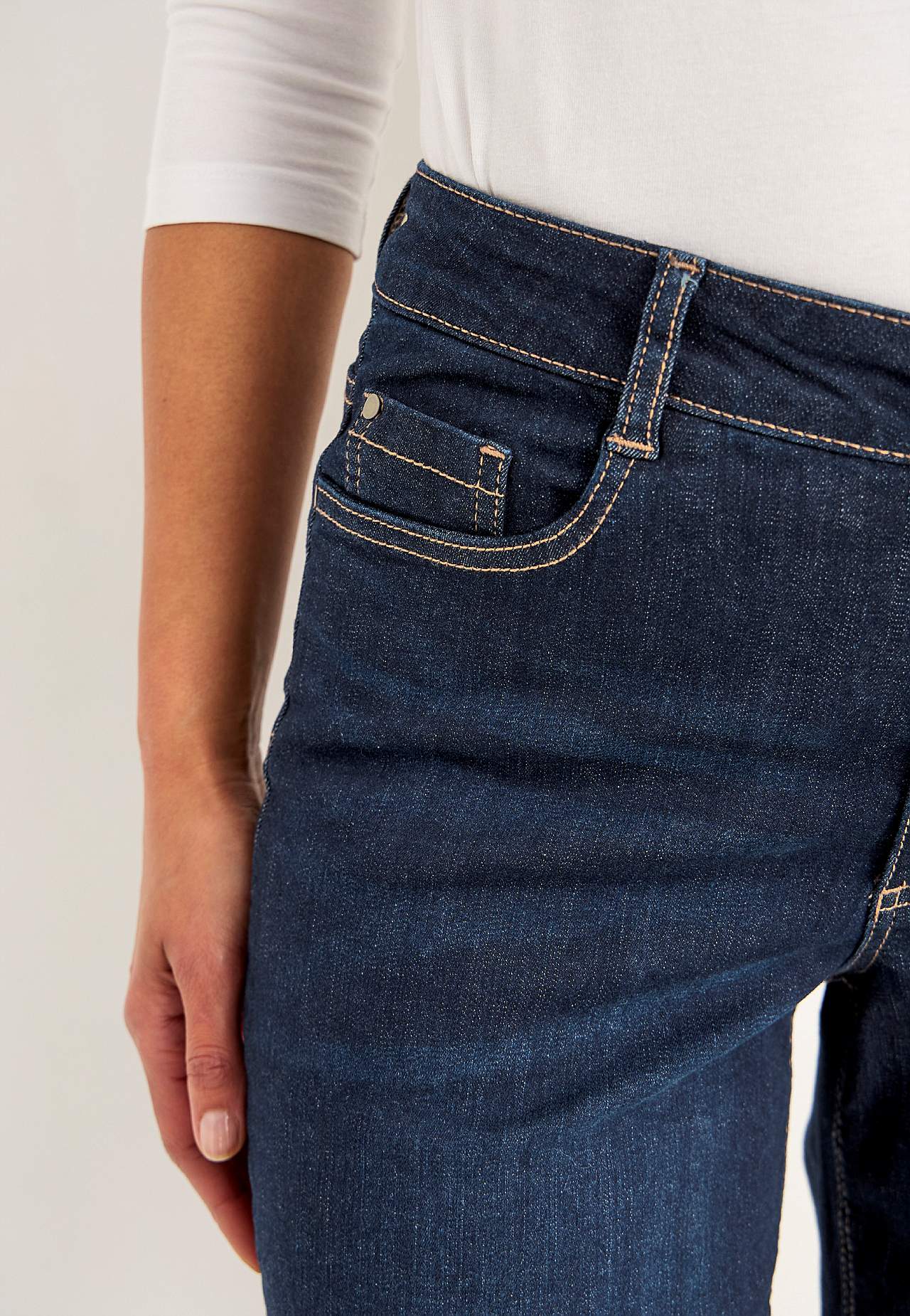 Vide, lange jeans med høy midje