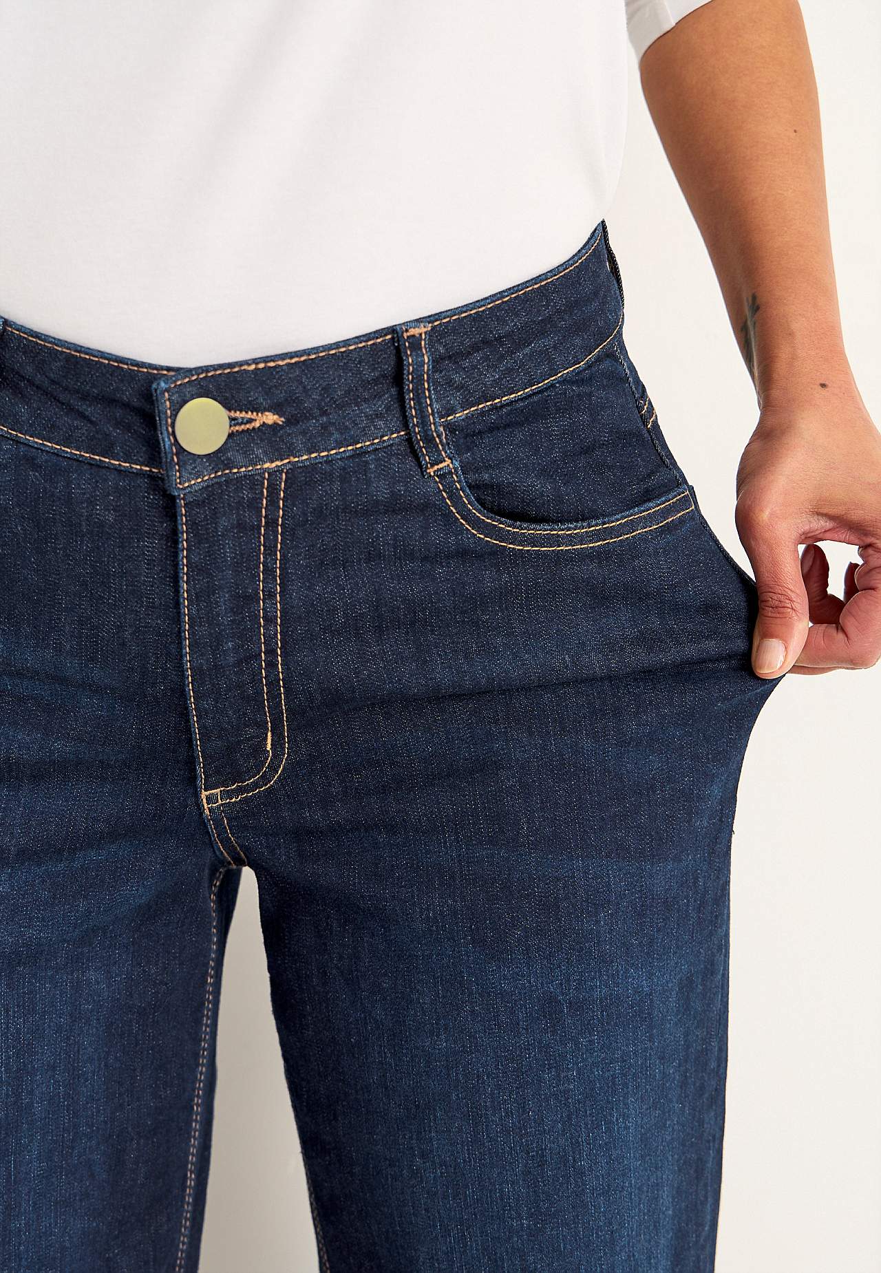 Vide, lange jeans med høy midje