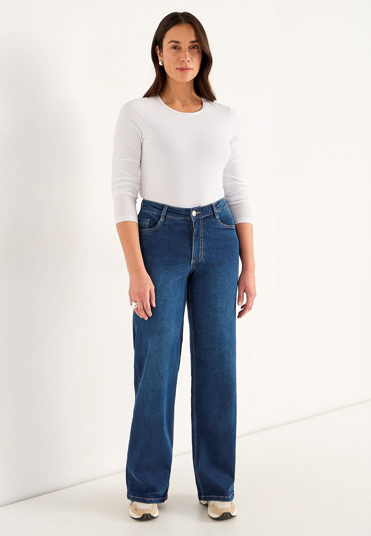 Vide, lange jeans med høy midje