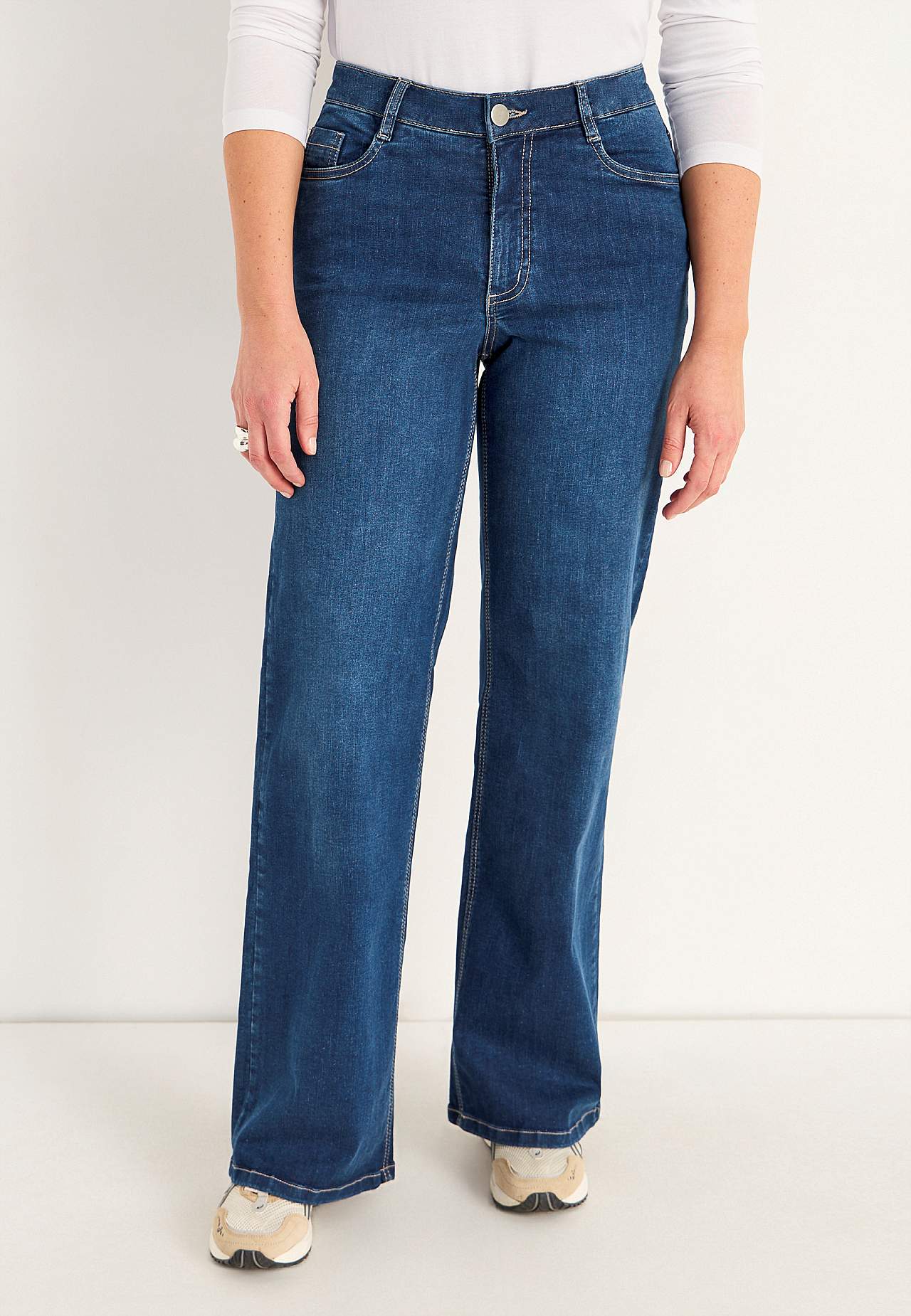 Vide, lange jeans med høy midje
