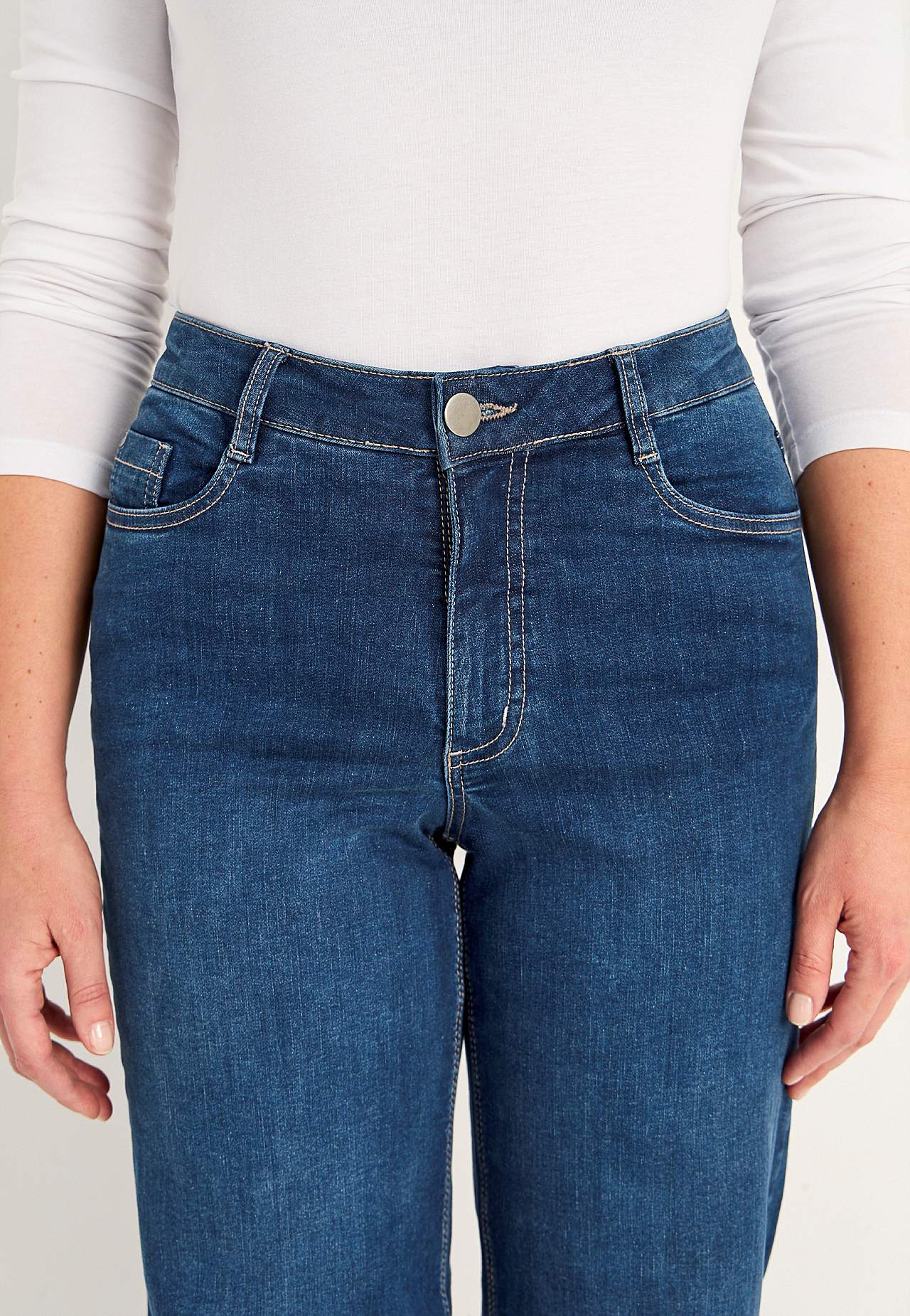 Vide, lange jeans med høy midje