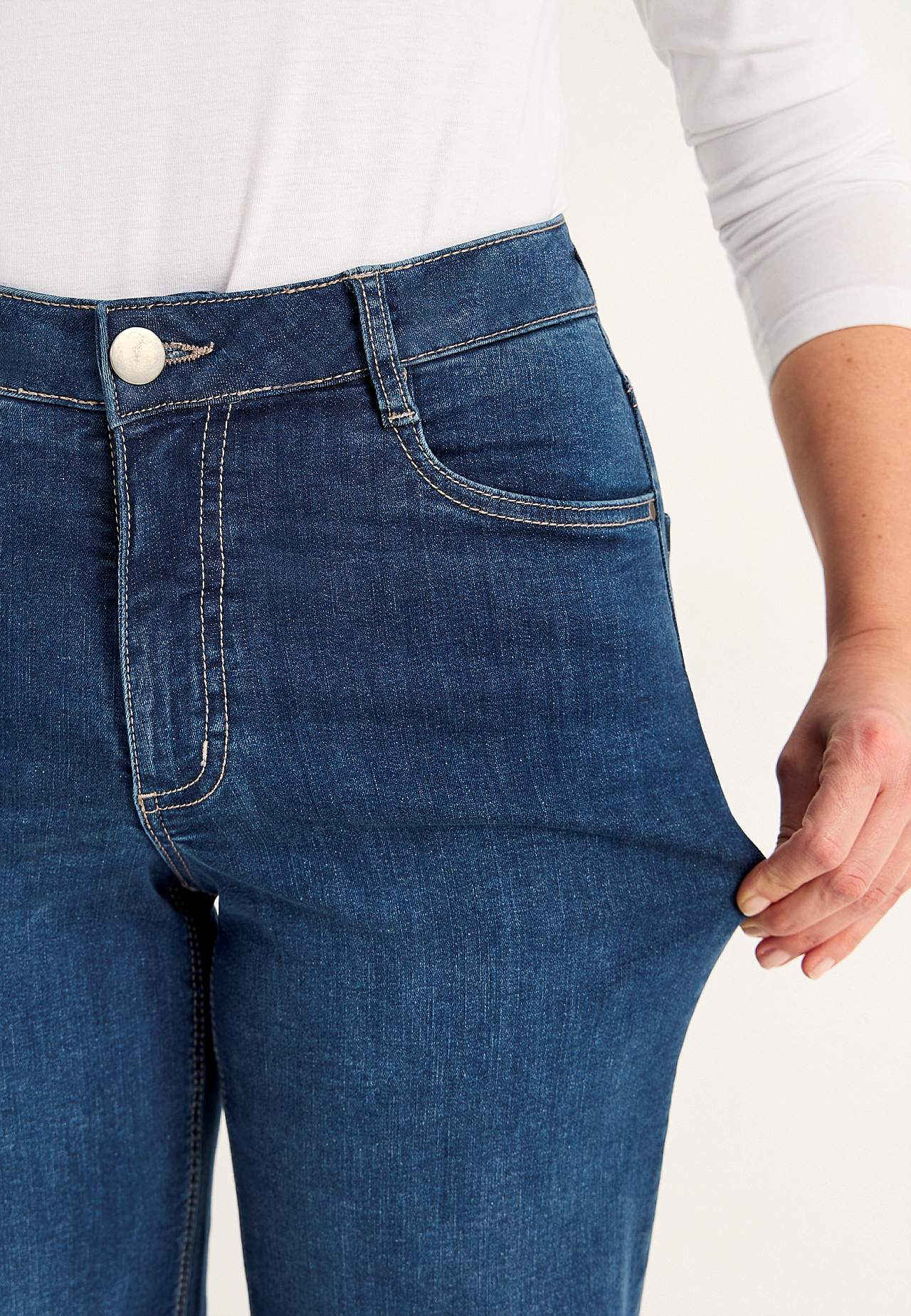Vide, lange jeans med høy midje