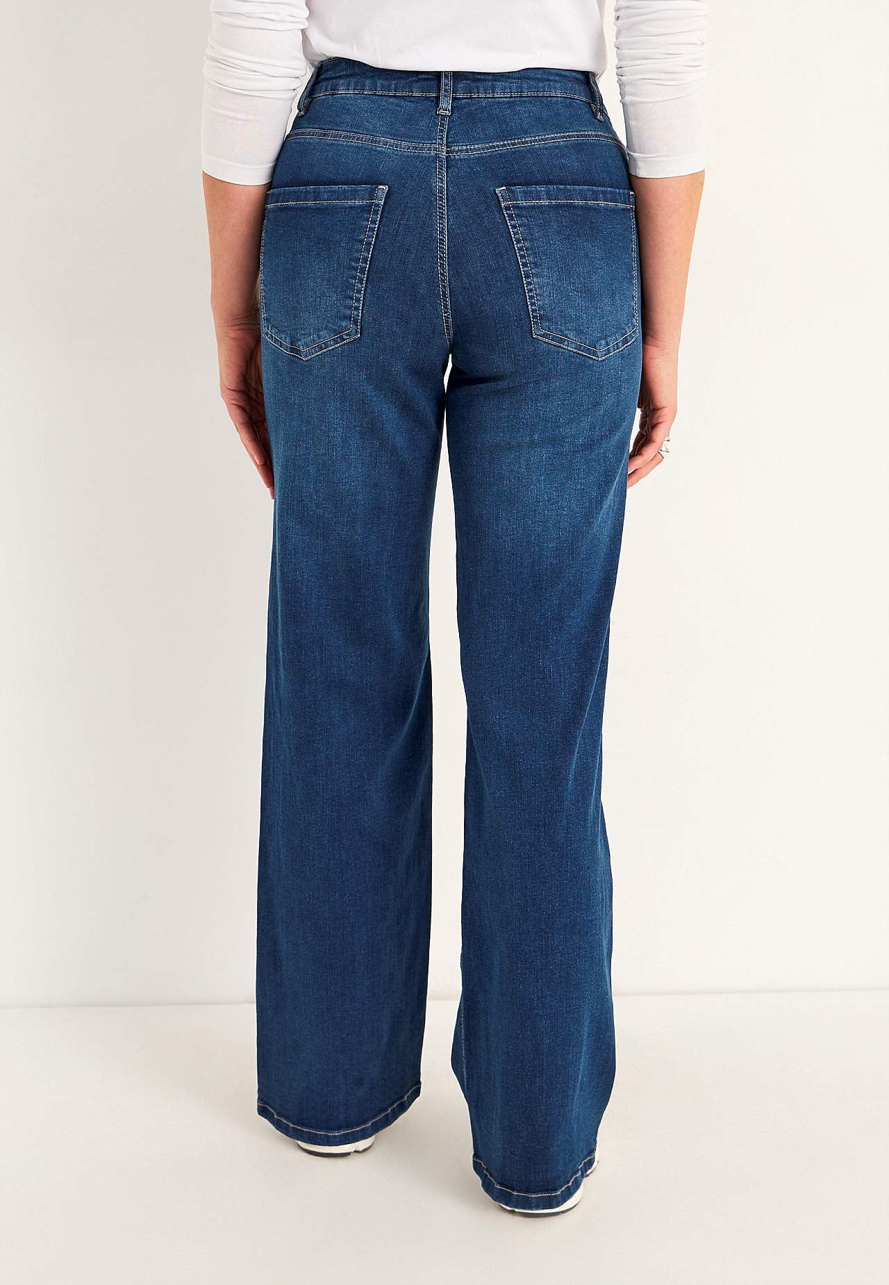 Vide, lange jeans med høy midje