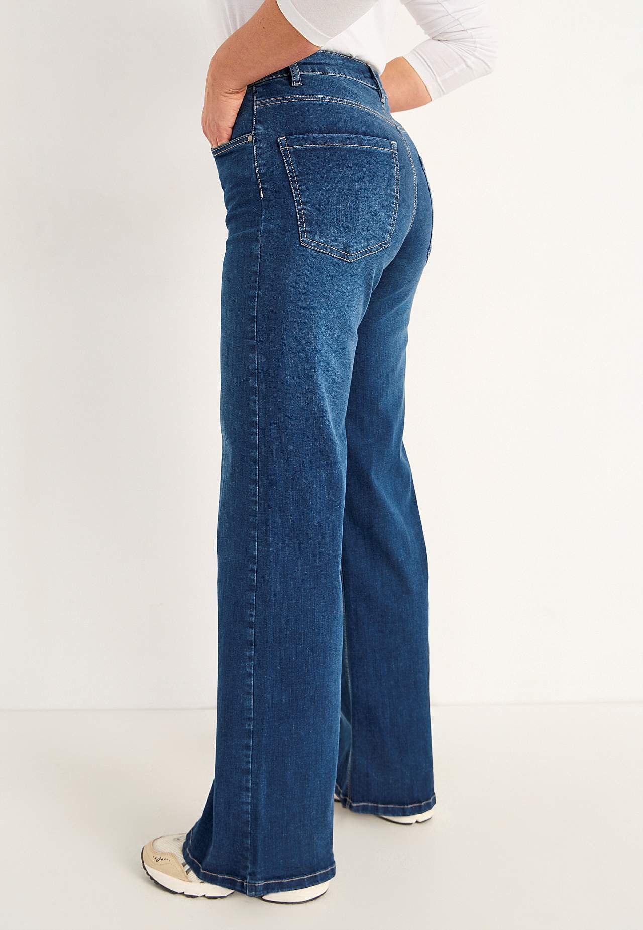 Vide, lange jeans med høy midje