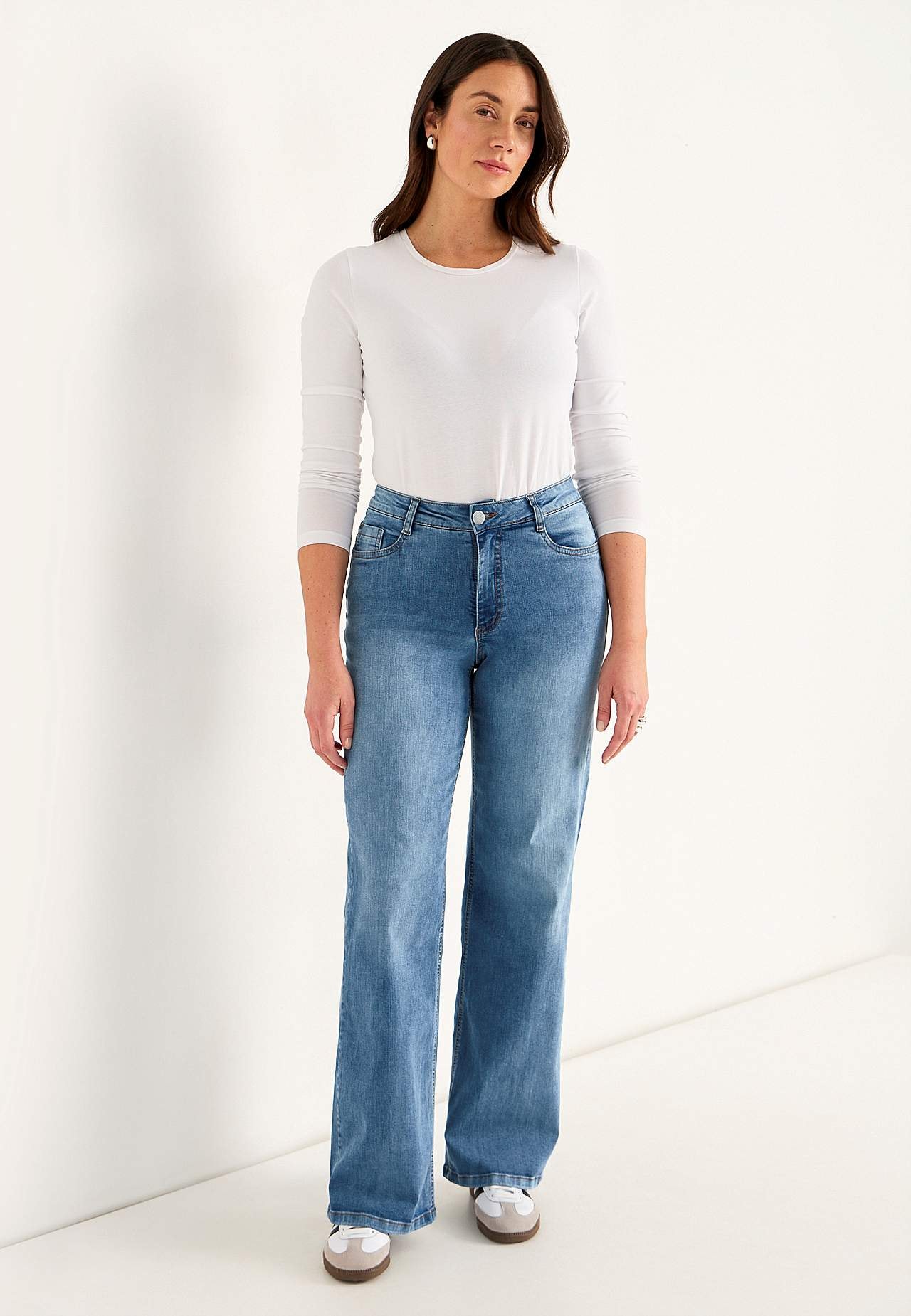 Vide, lange jeans med høy midje