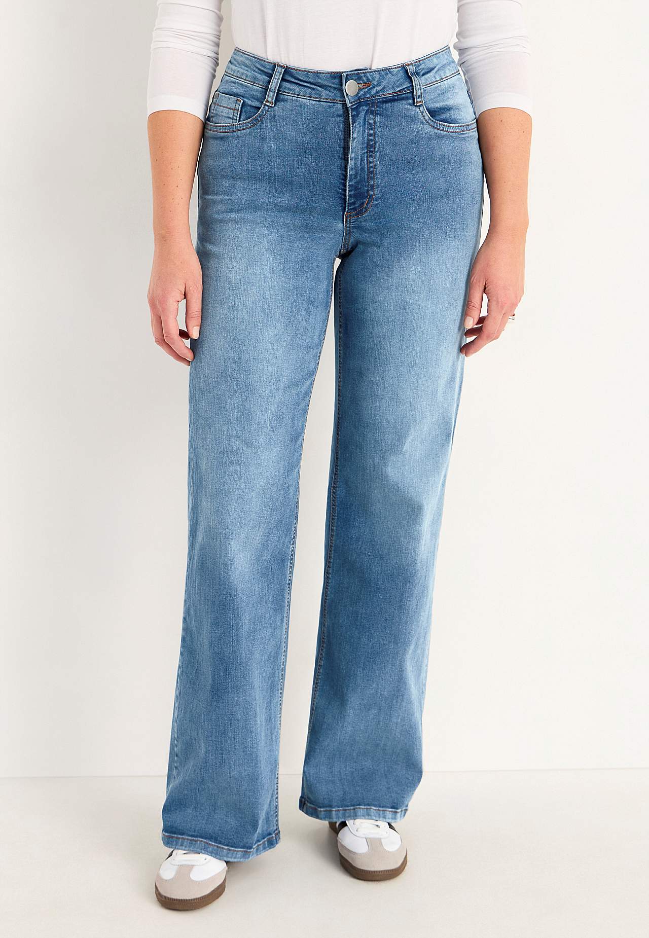 Vide, lange jeans med høy midje