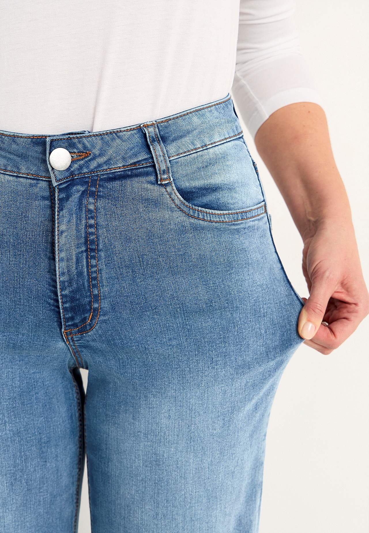 Vide, lange jeans med høy midje