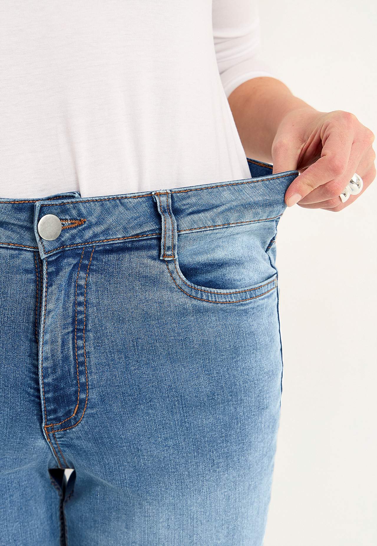 Vide, lange jeans med høy midje