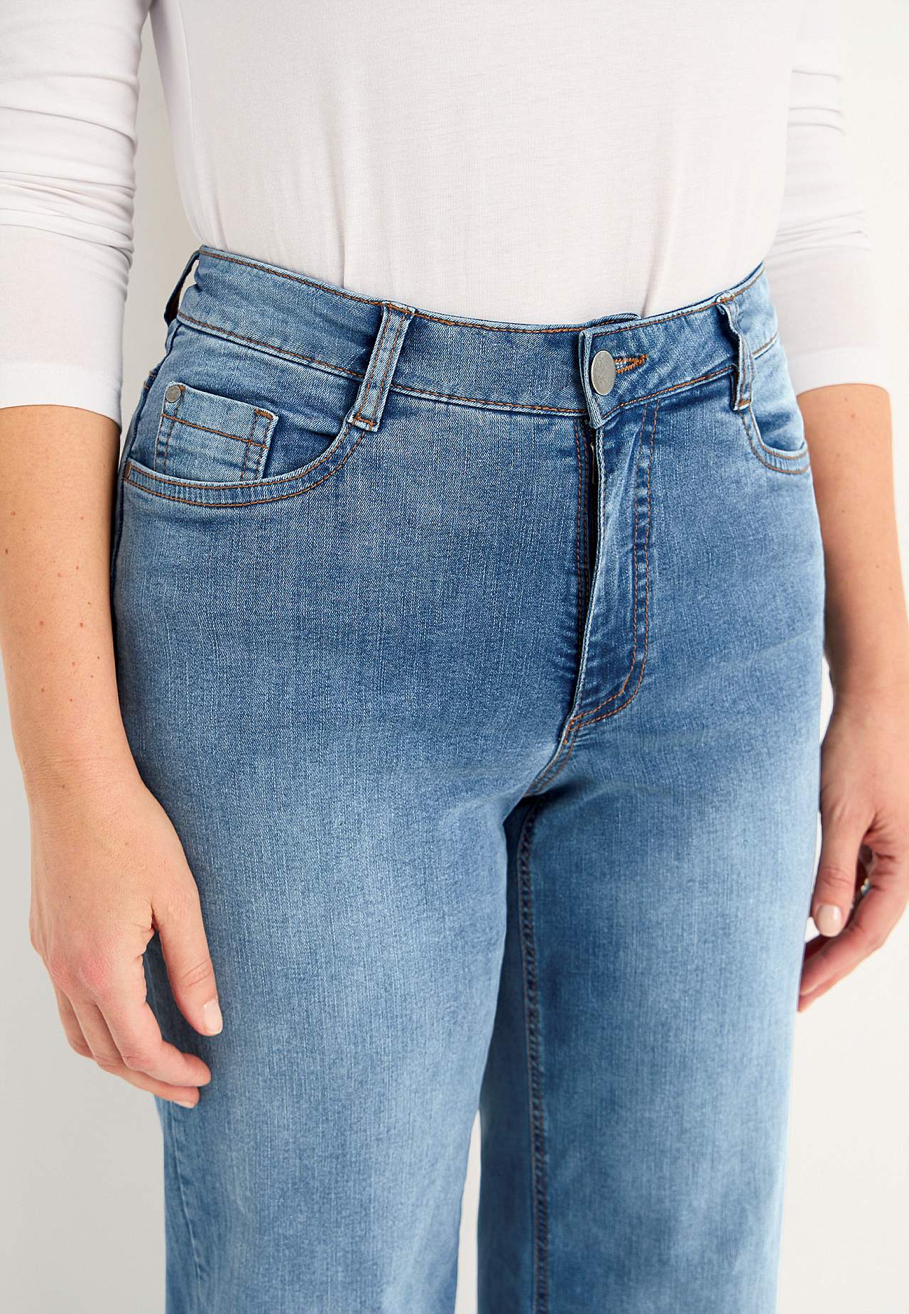 Vide, lange jeans med høy midje