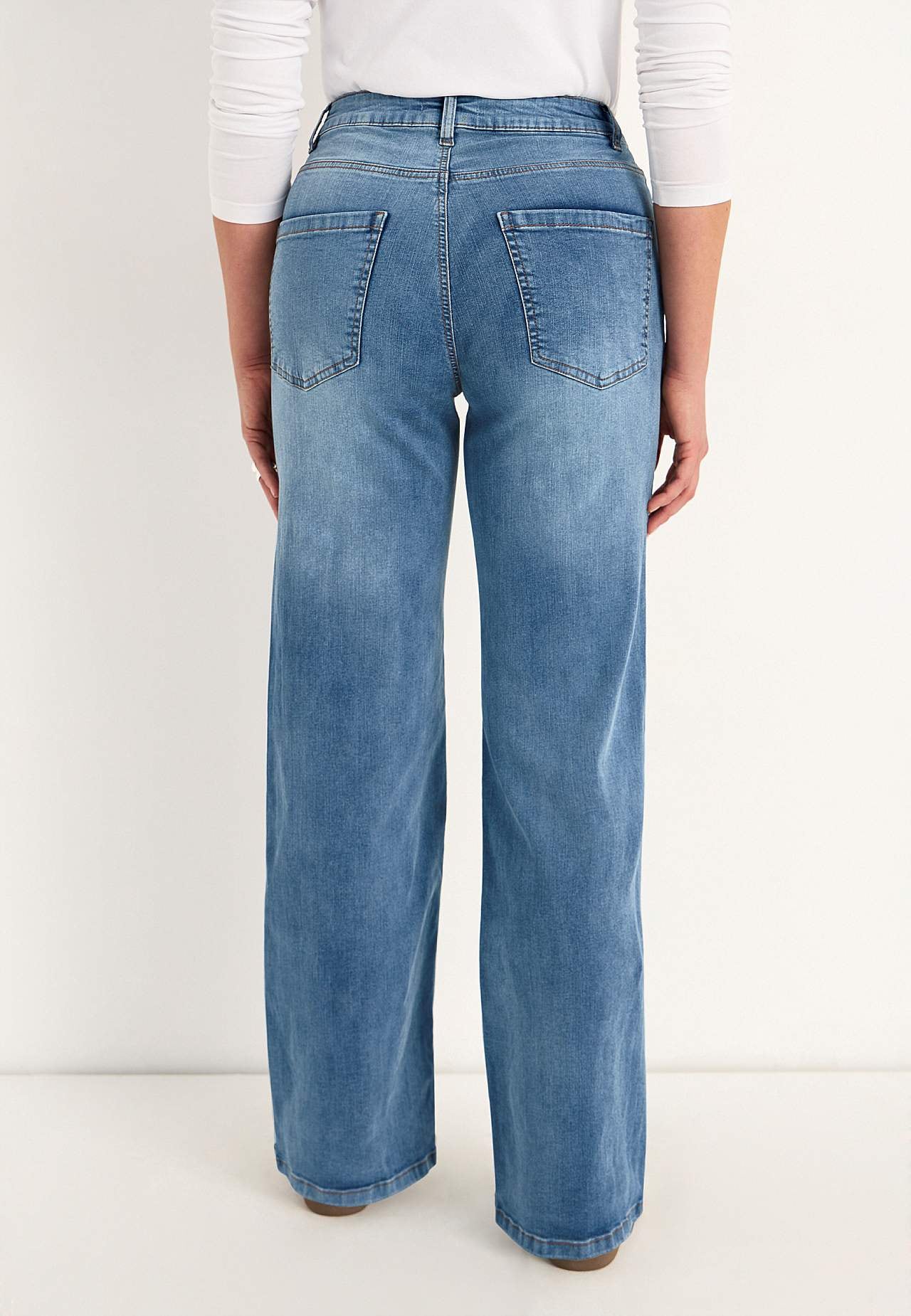 Vide, lange jeans med høy midje