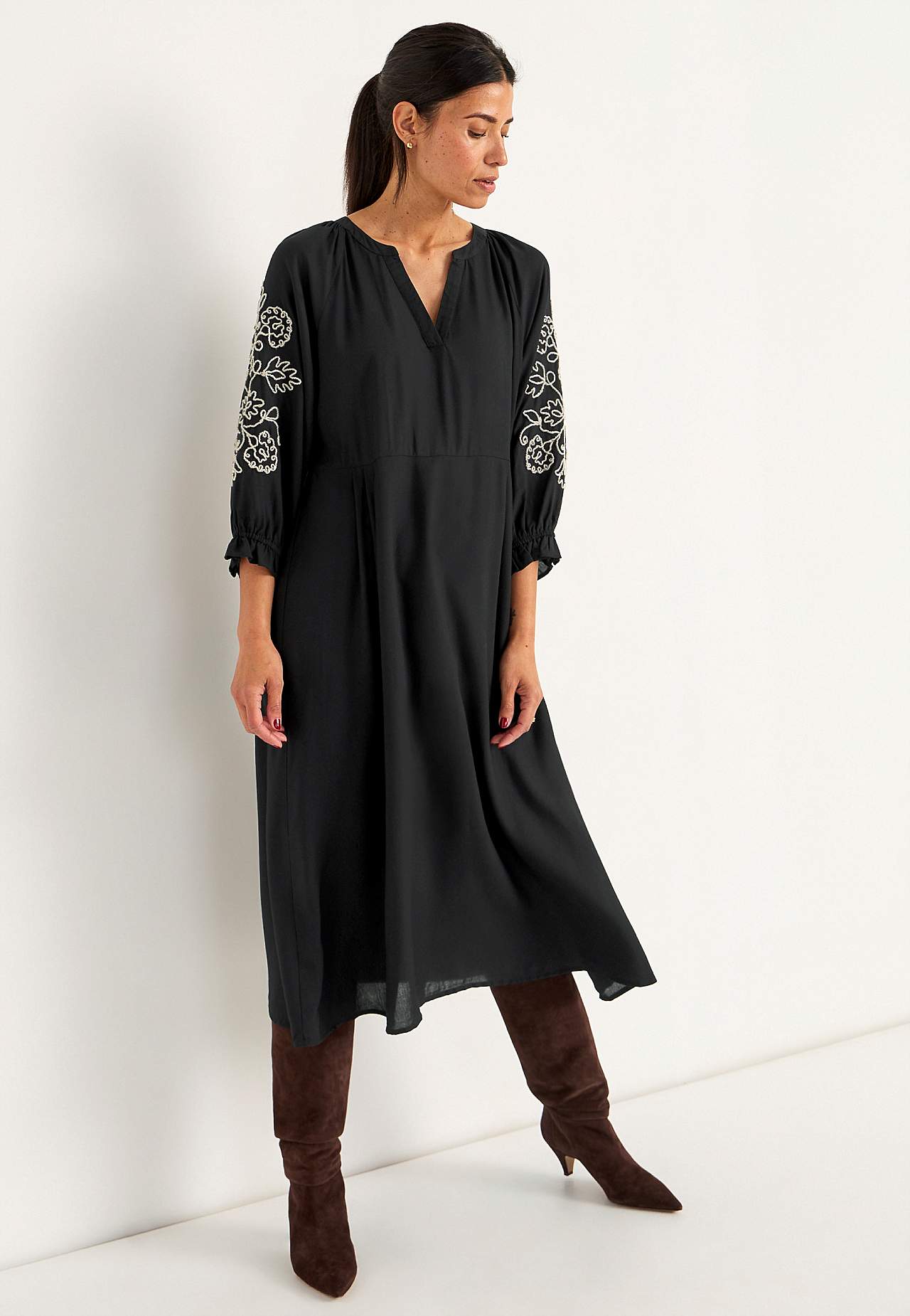 Kjole med broderi
