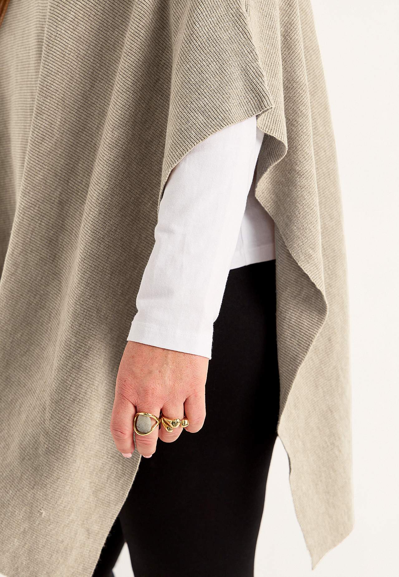 Finstrikket poncho