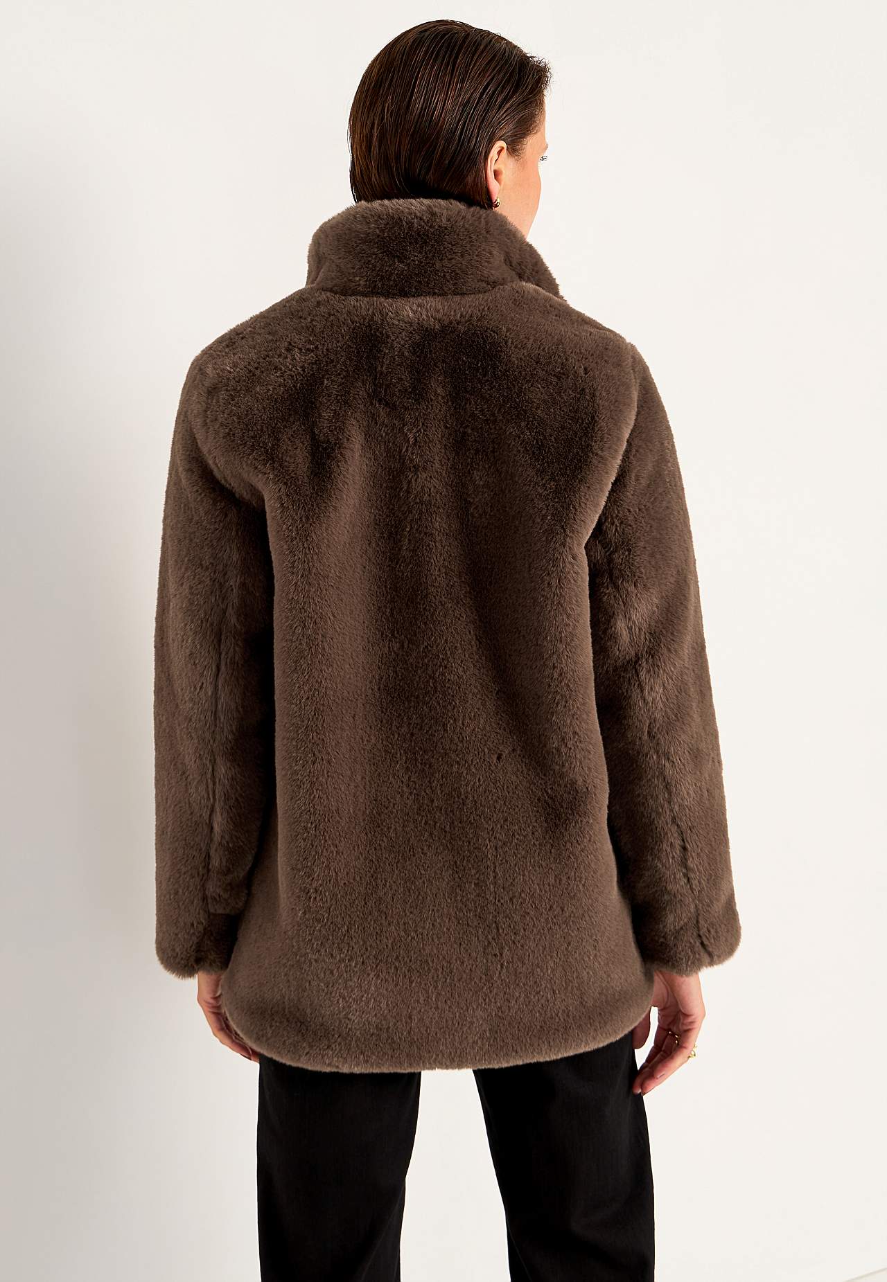 Kåpe med myk pelsimitasjon