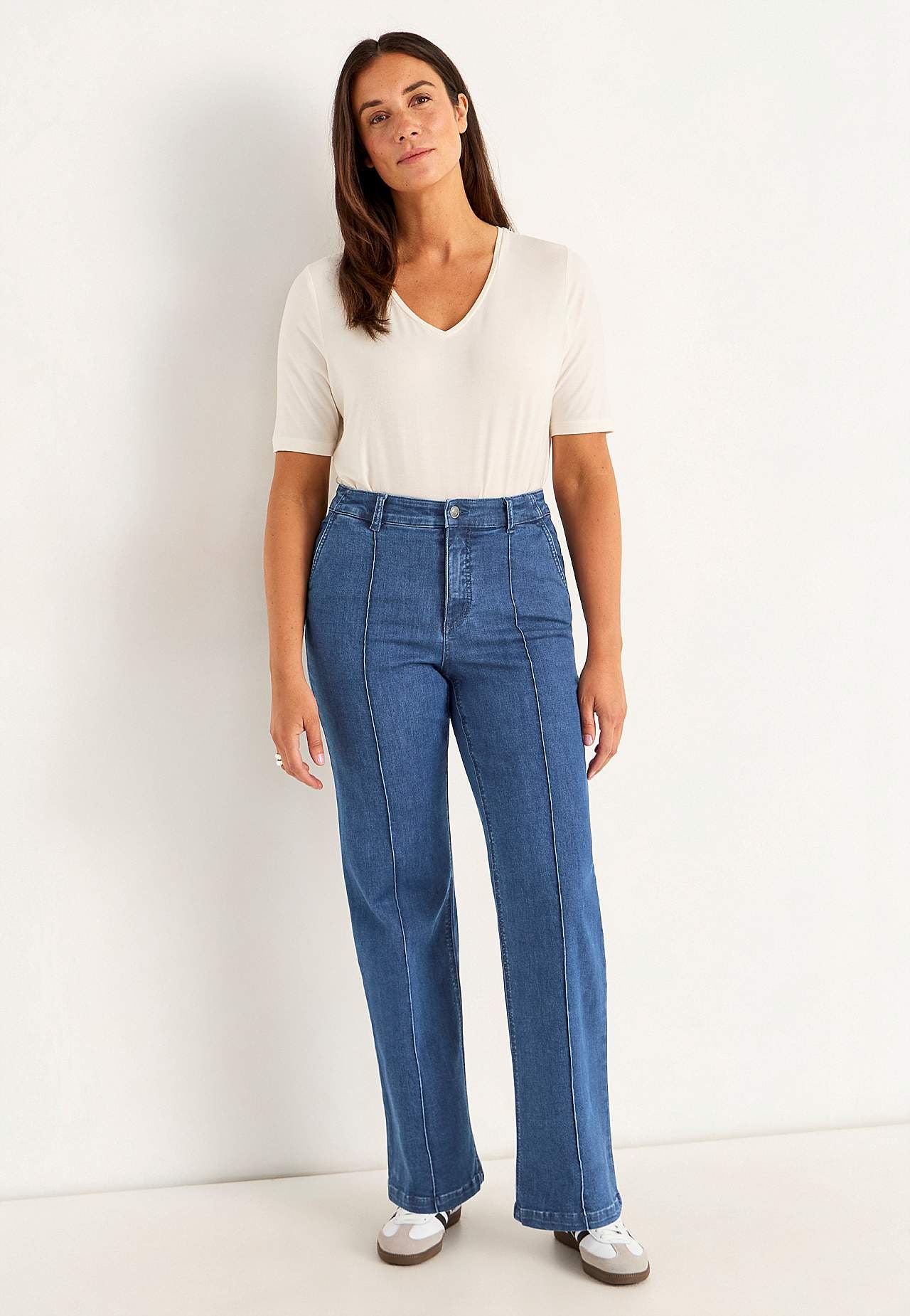 Vide jeans med sydd press Mia