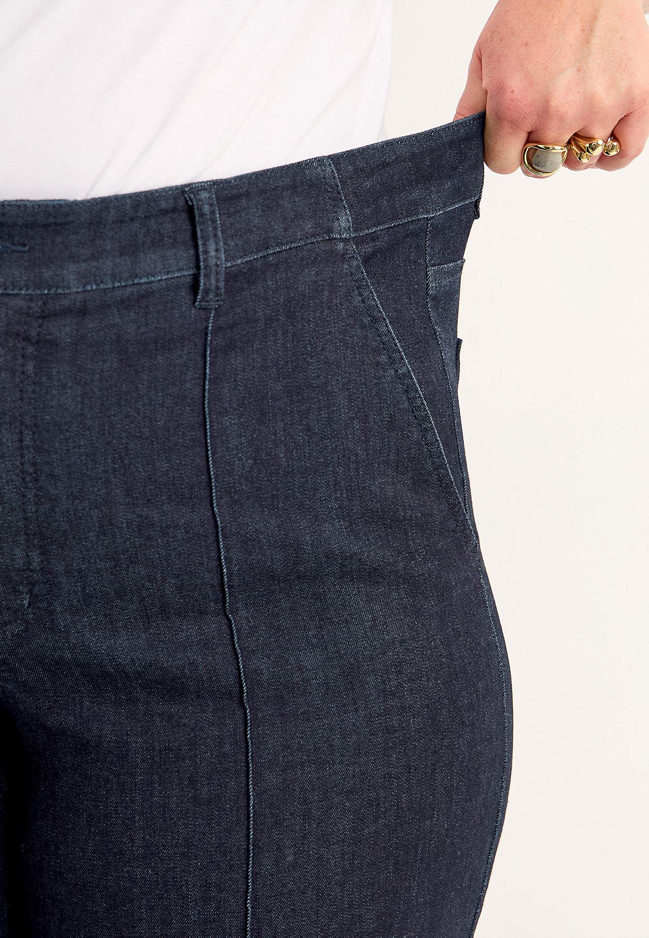 Stretchjeans med sydd press