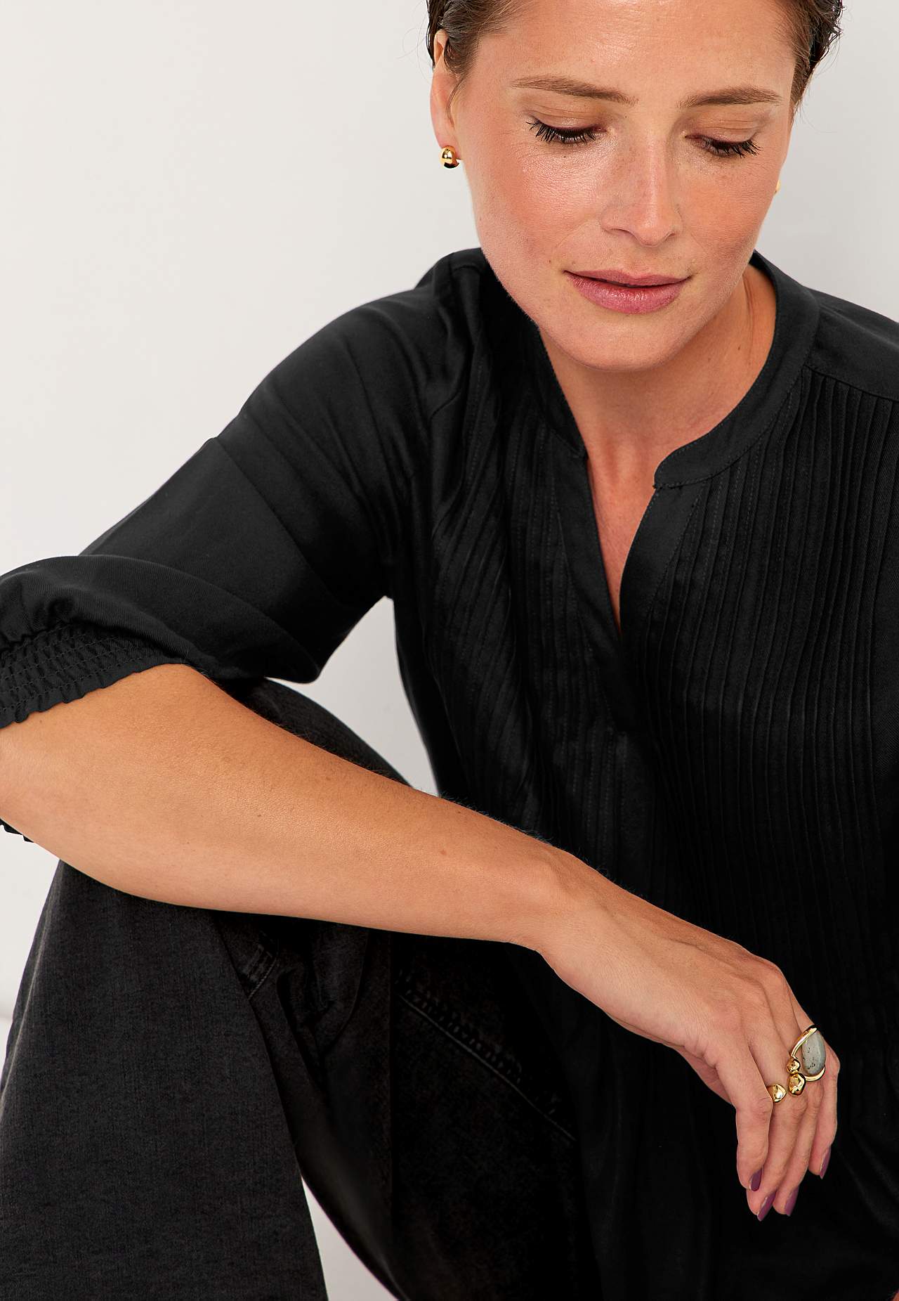 Bluse med sydde folder