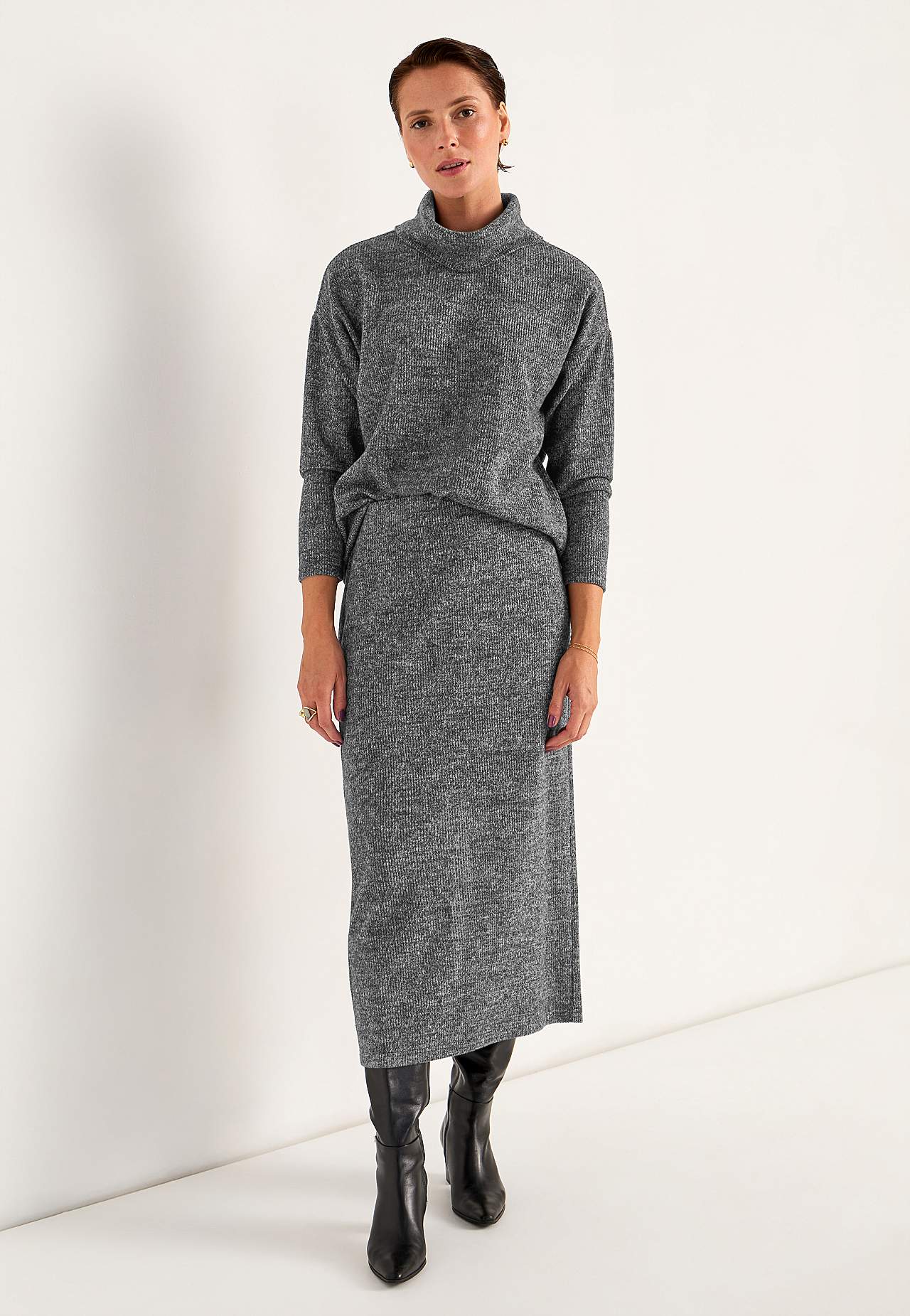 Supermykt skjørt med splitt Beata