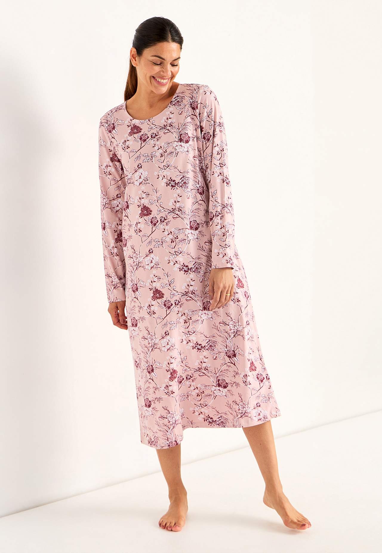 Blomstret nattkjole med lange ermer