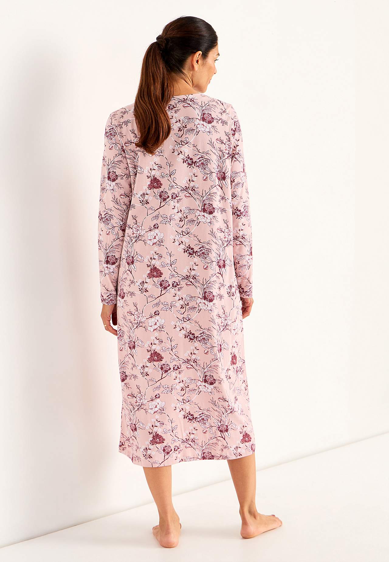 Blomstret nattkjole med lange ermer