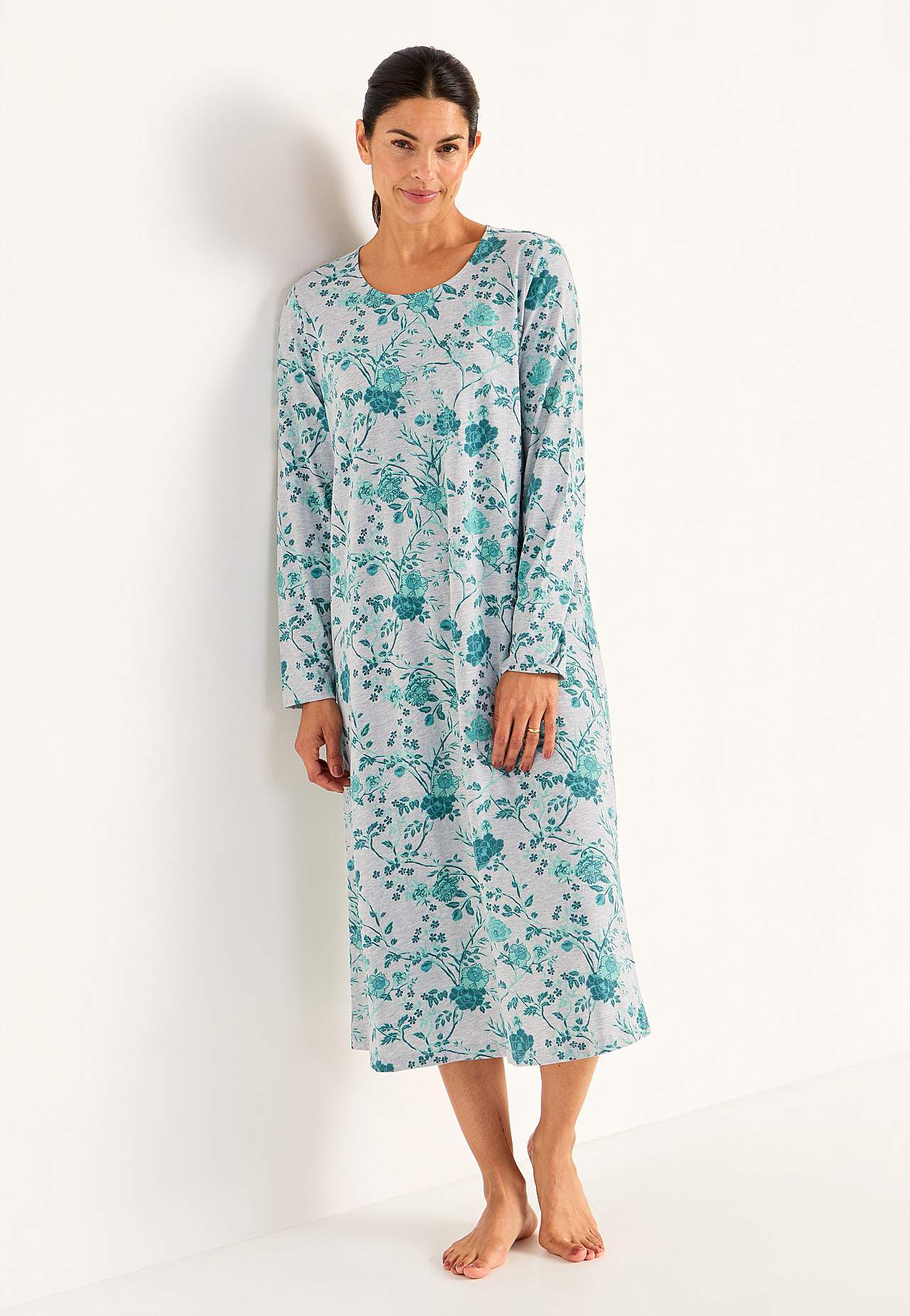 Blomstret nattkjole med lange ermer