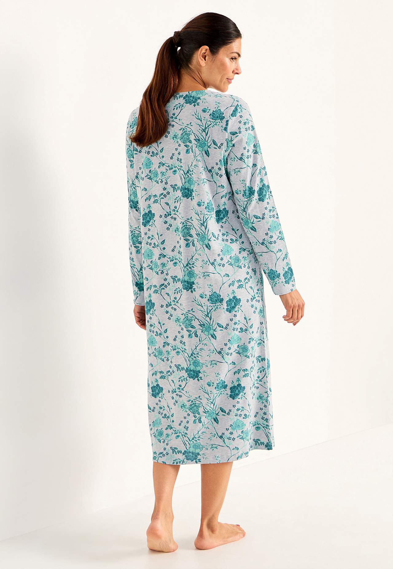 Blomstret nattkjole med lange ermer