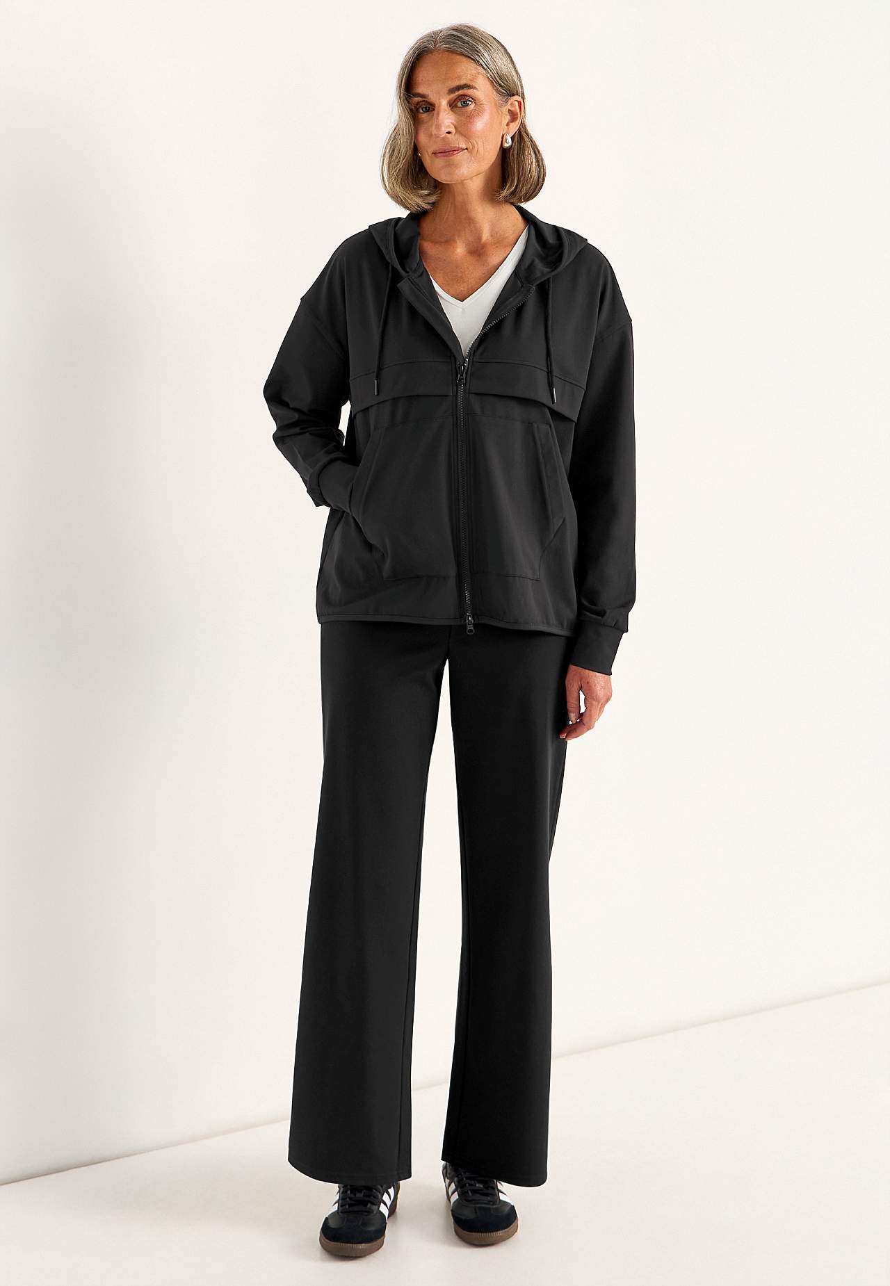 Allsidig jakke med hette Daria