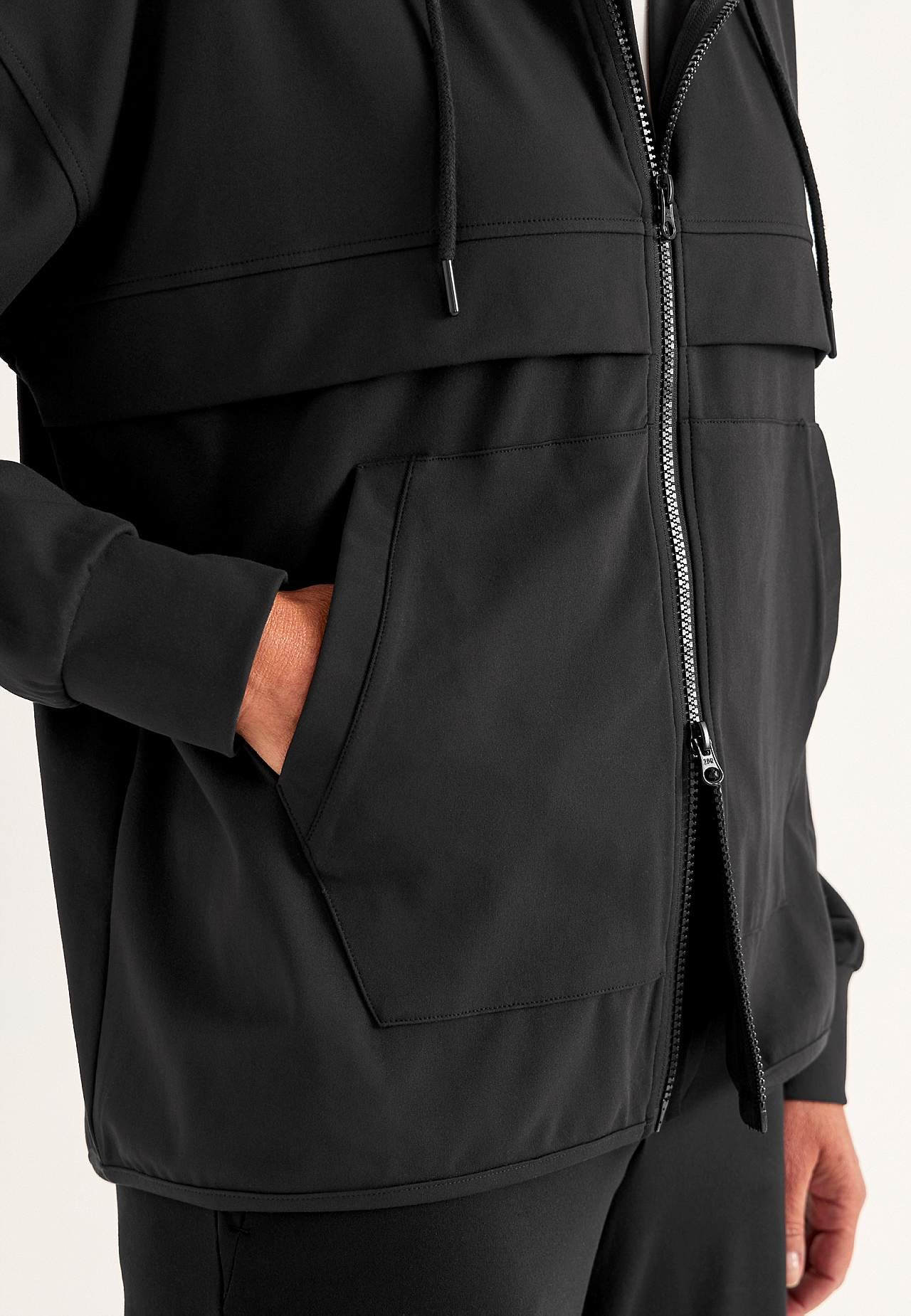 Allsidig jakke med hette Daria