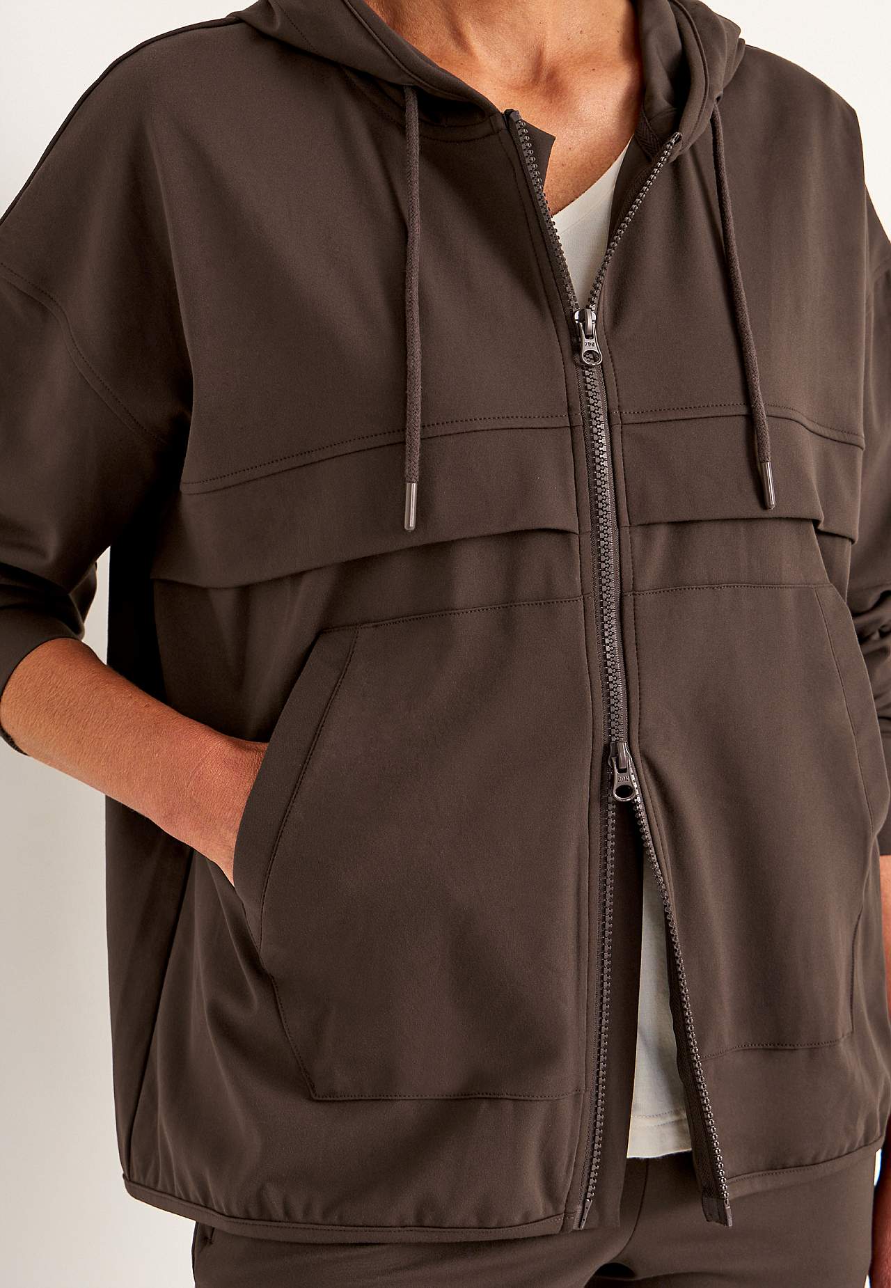 Allsidig jakke med hette Daria