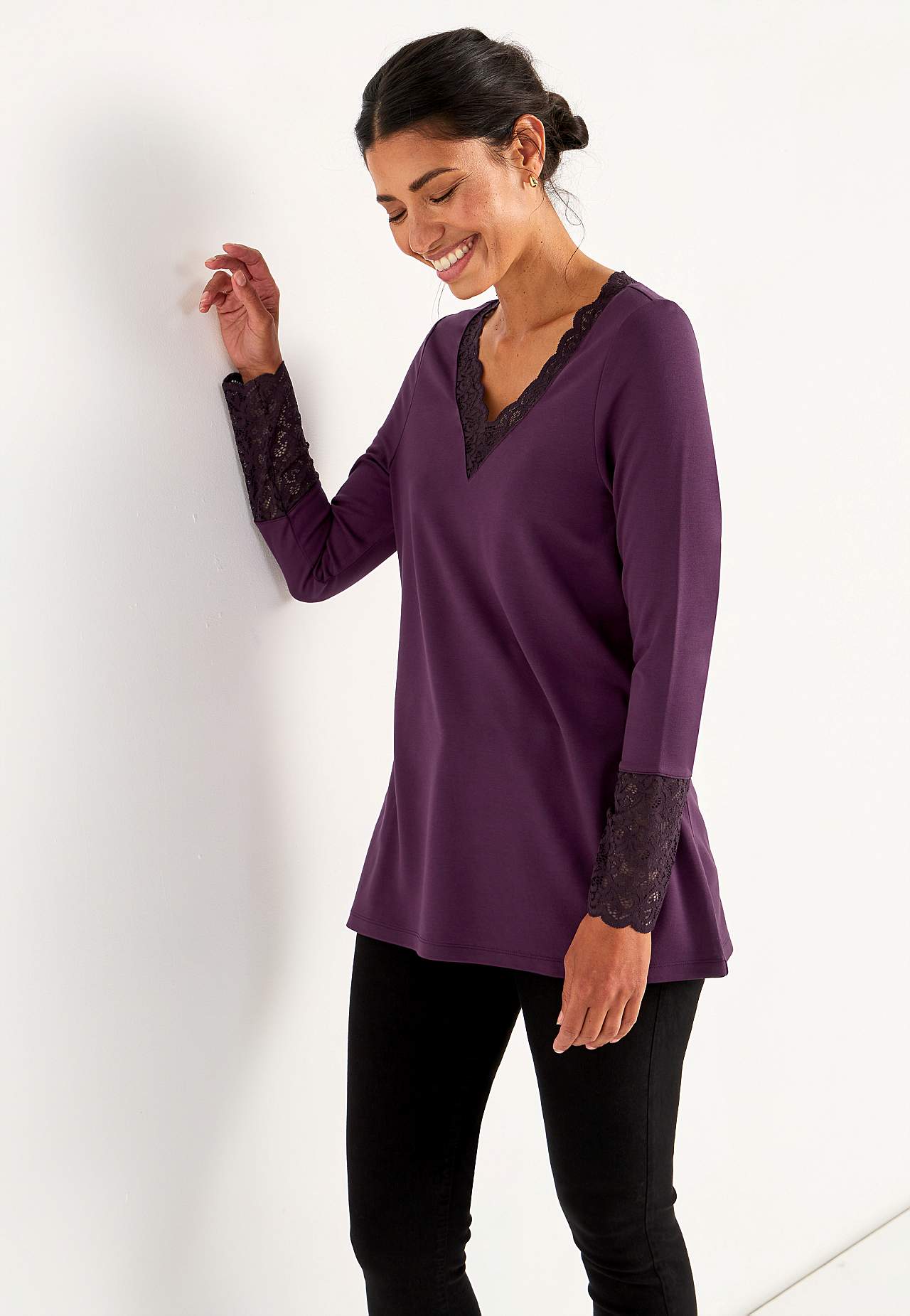 Jerseytunika med blondedetaljer