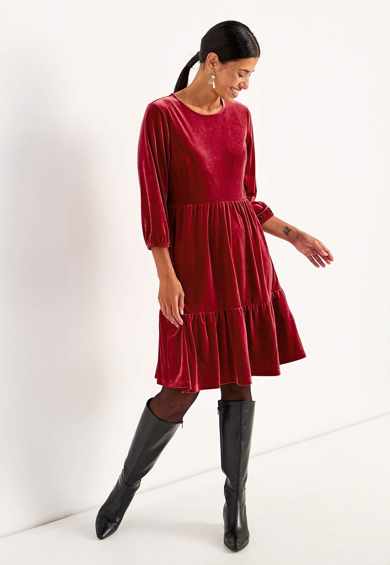 Fløyelkjole med volanger