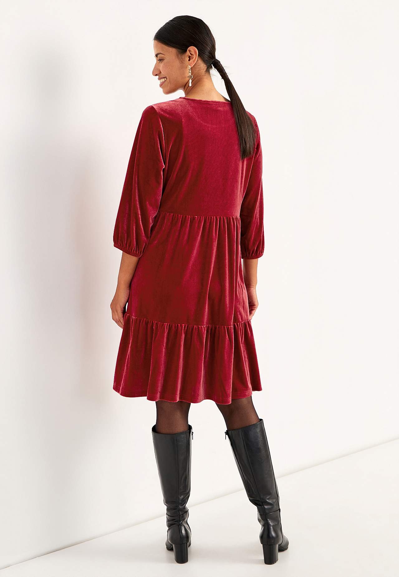 Fløyelkjole med volanger