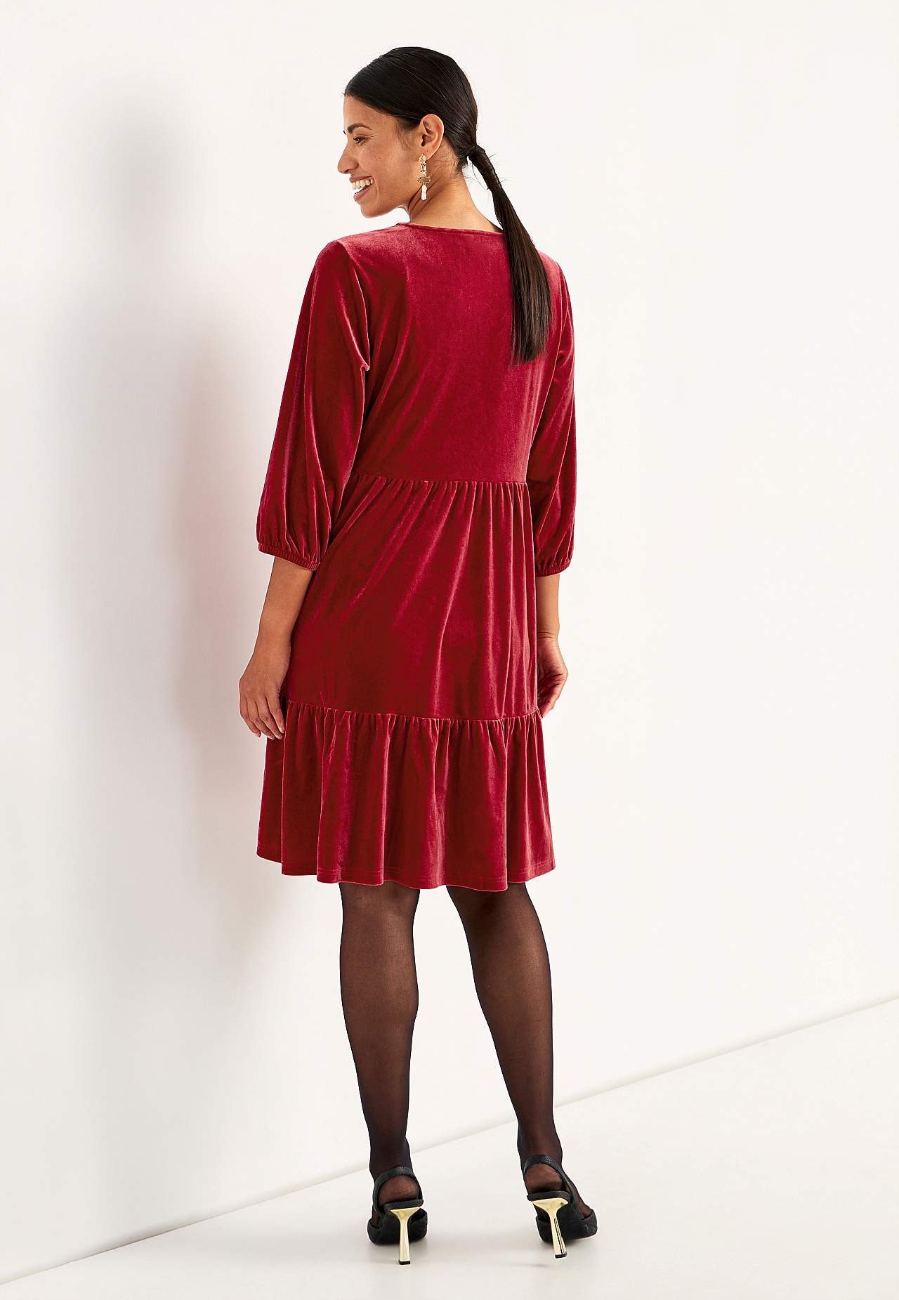 Fløyelkjole med volanger