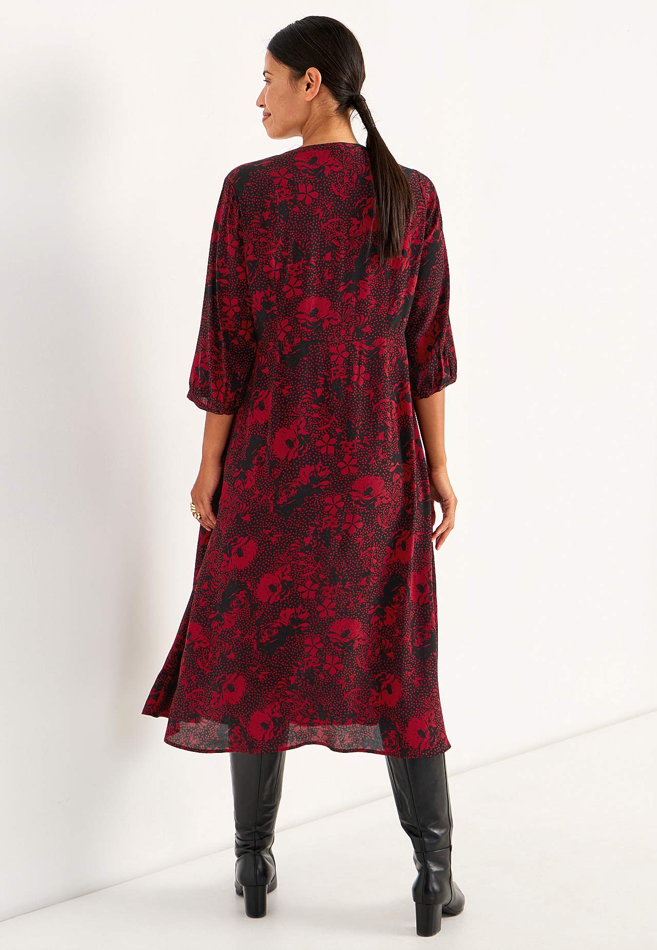 Kjole i viskose med et blomstermønster