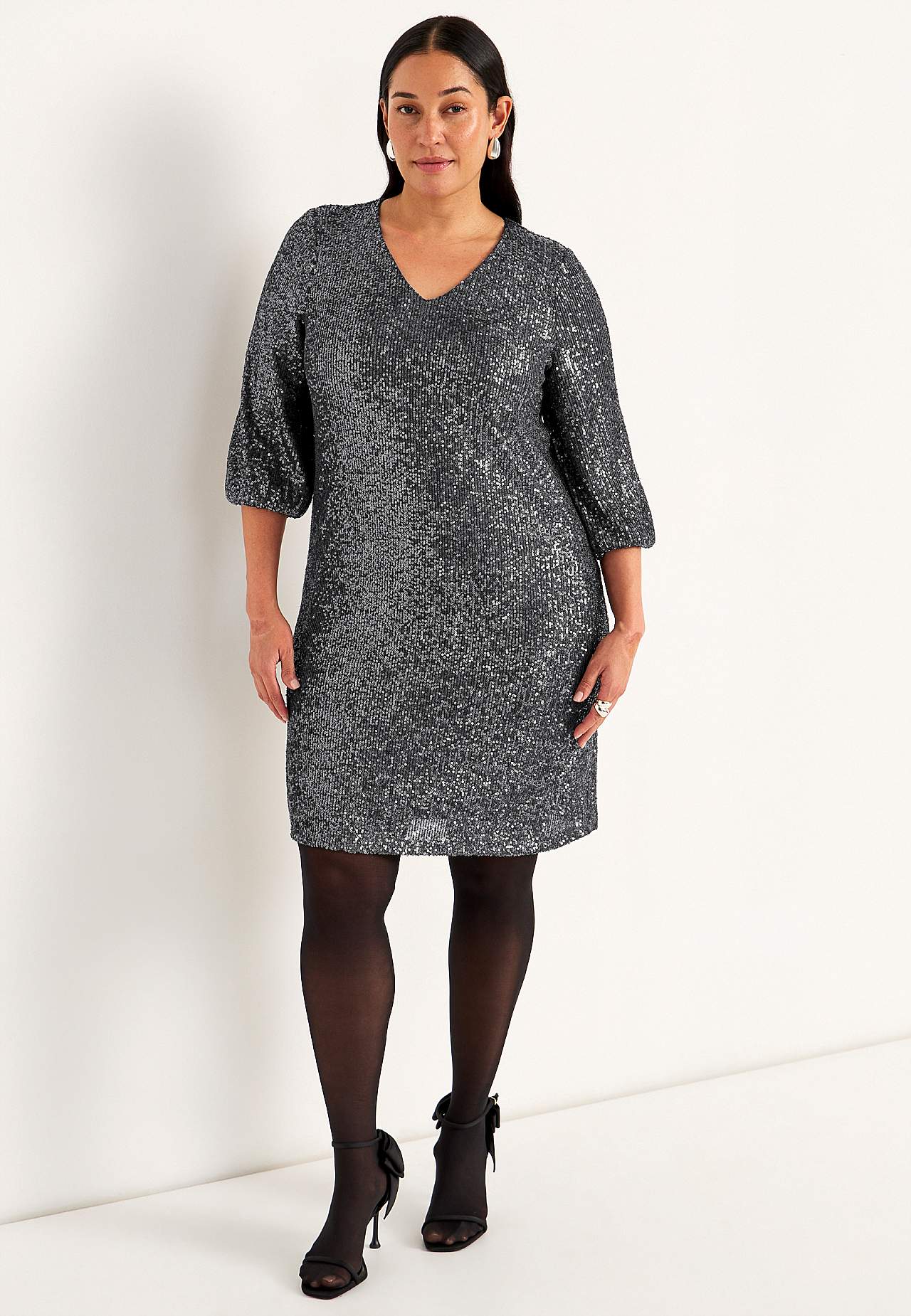 V-halset paljettkjole