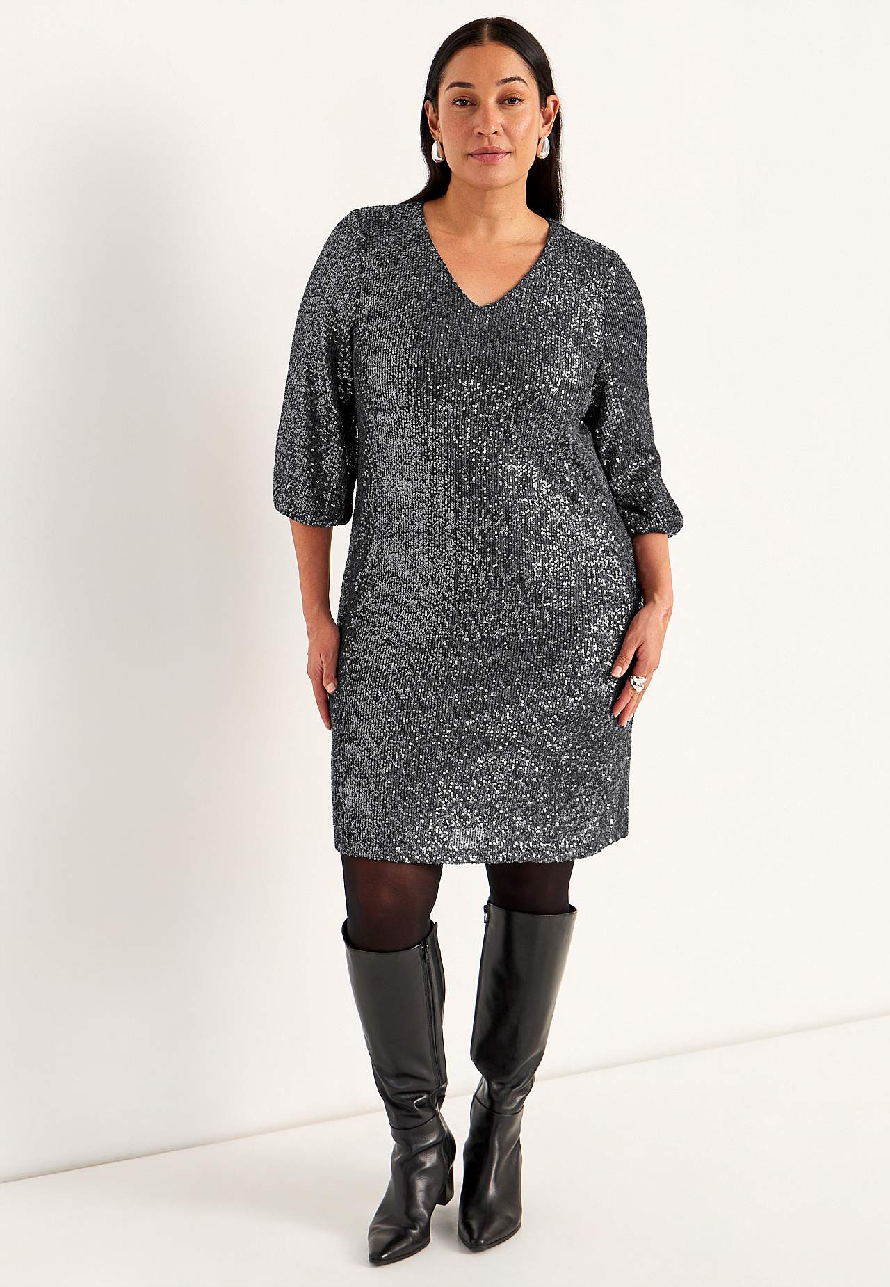 V-halset paljettkjole