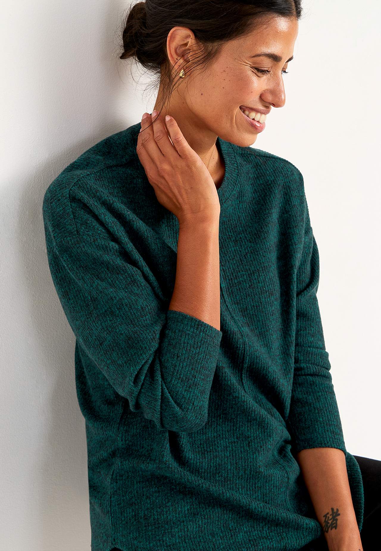 Supermyk genser med dekorativ midtsøm Beata