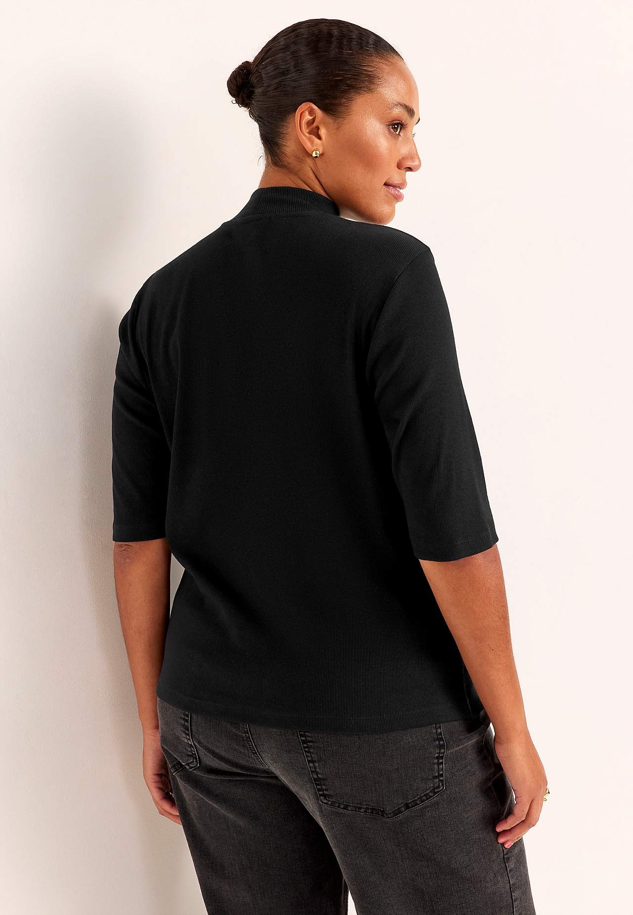 Ribbet topp med pologenser