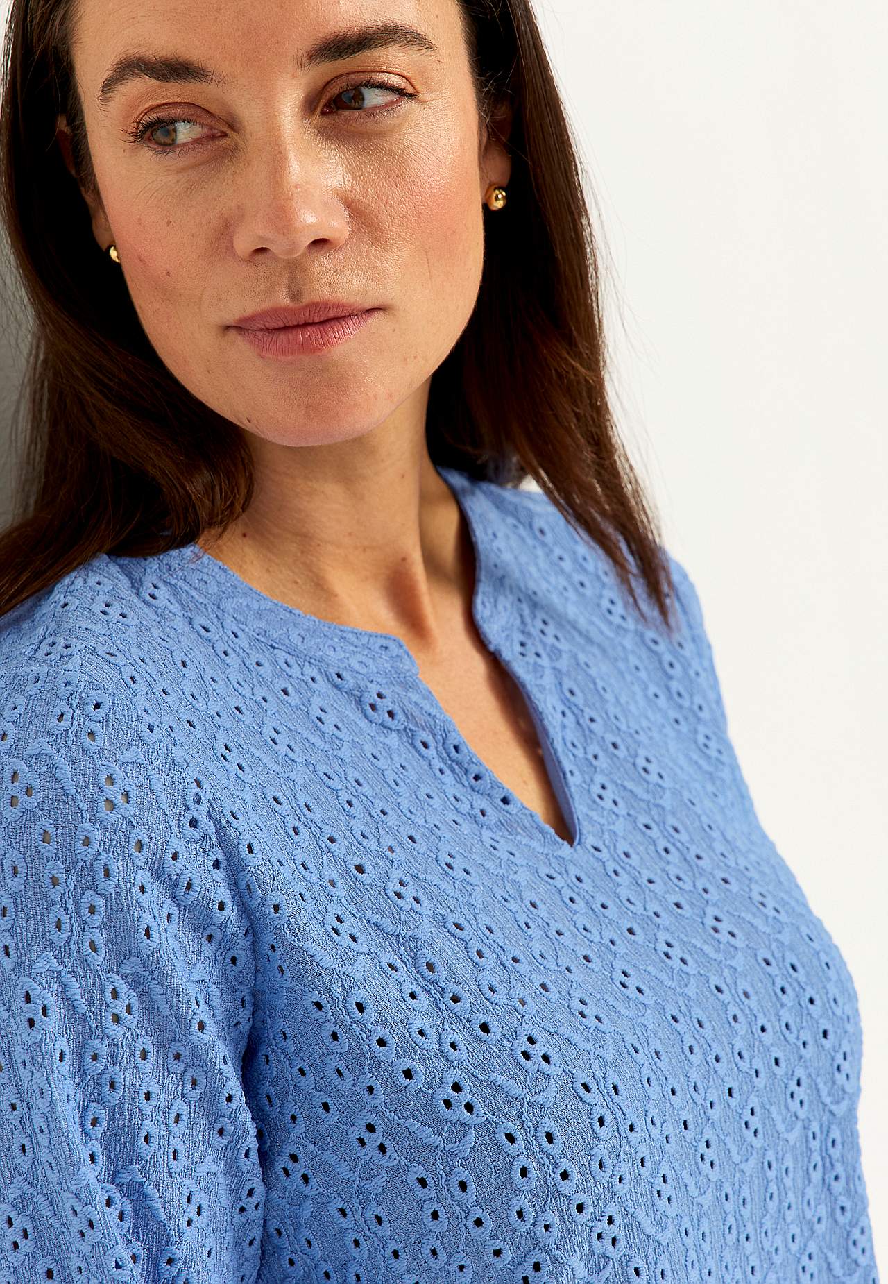 Jerseytopp med brodert hullmønster