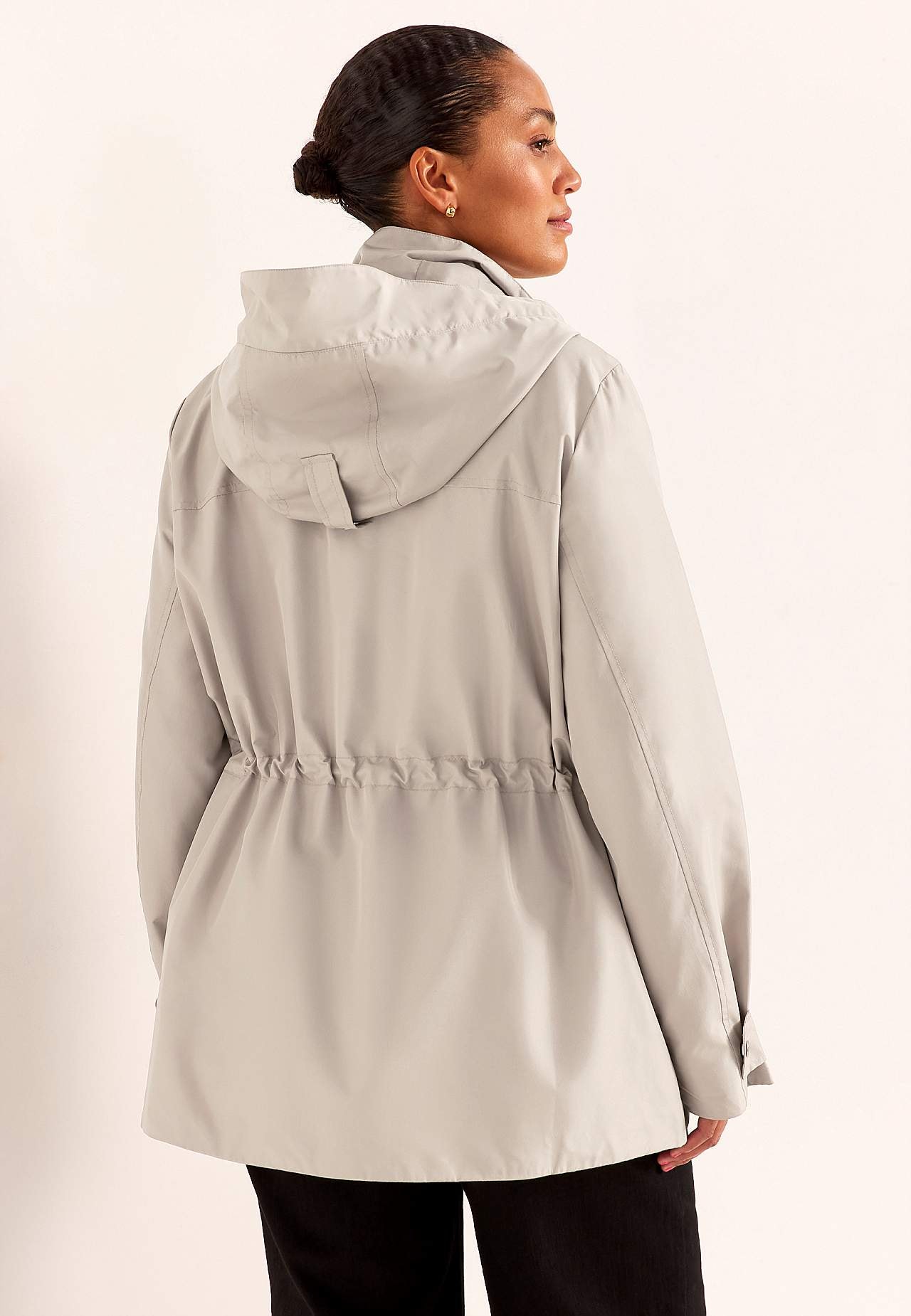 Fôret jakke med avtakbar hette