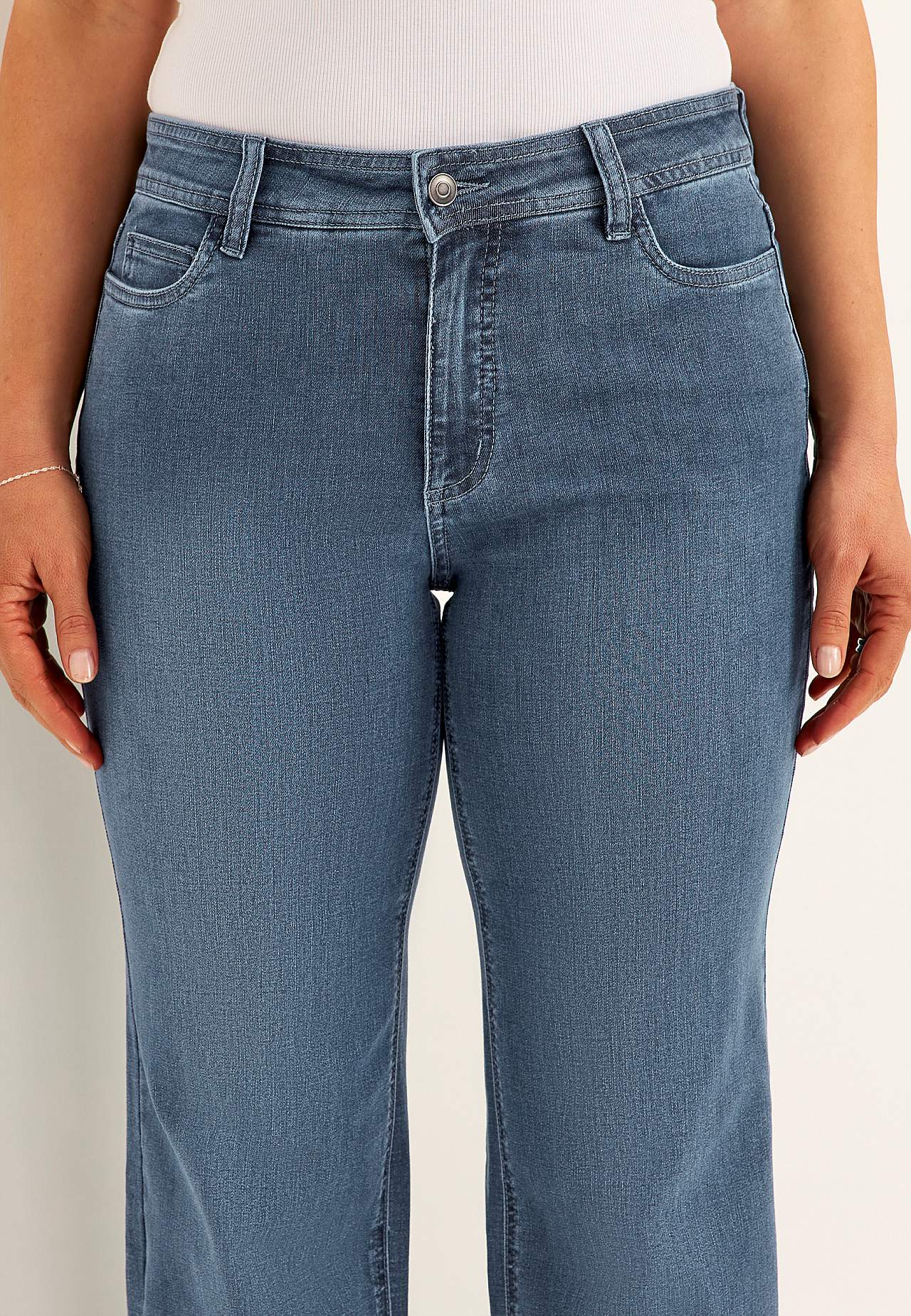 Vide jeans i superstretch denim Sara