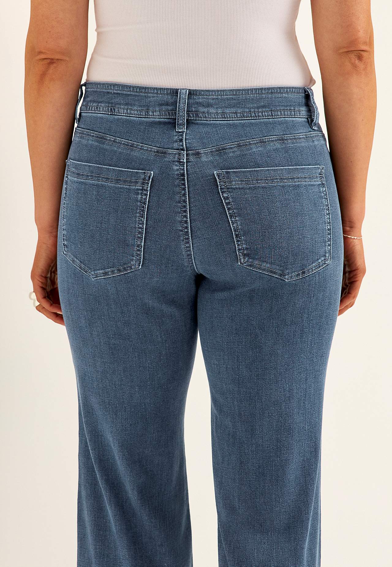 Vide jeans i superstretch denim Sara