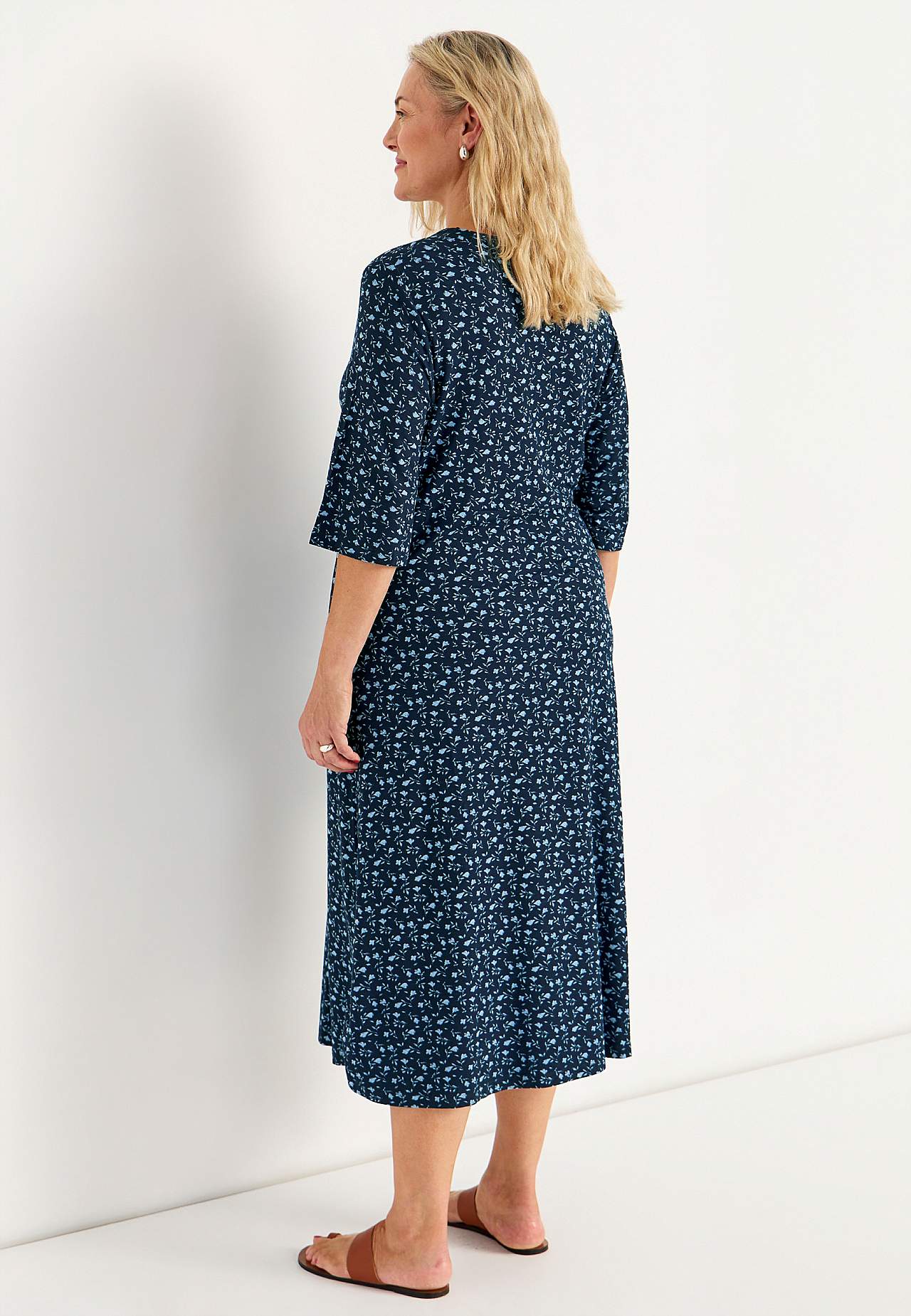 Jersey-kjole med et blomstermønster og lommer