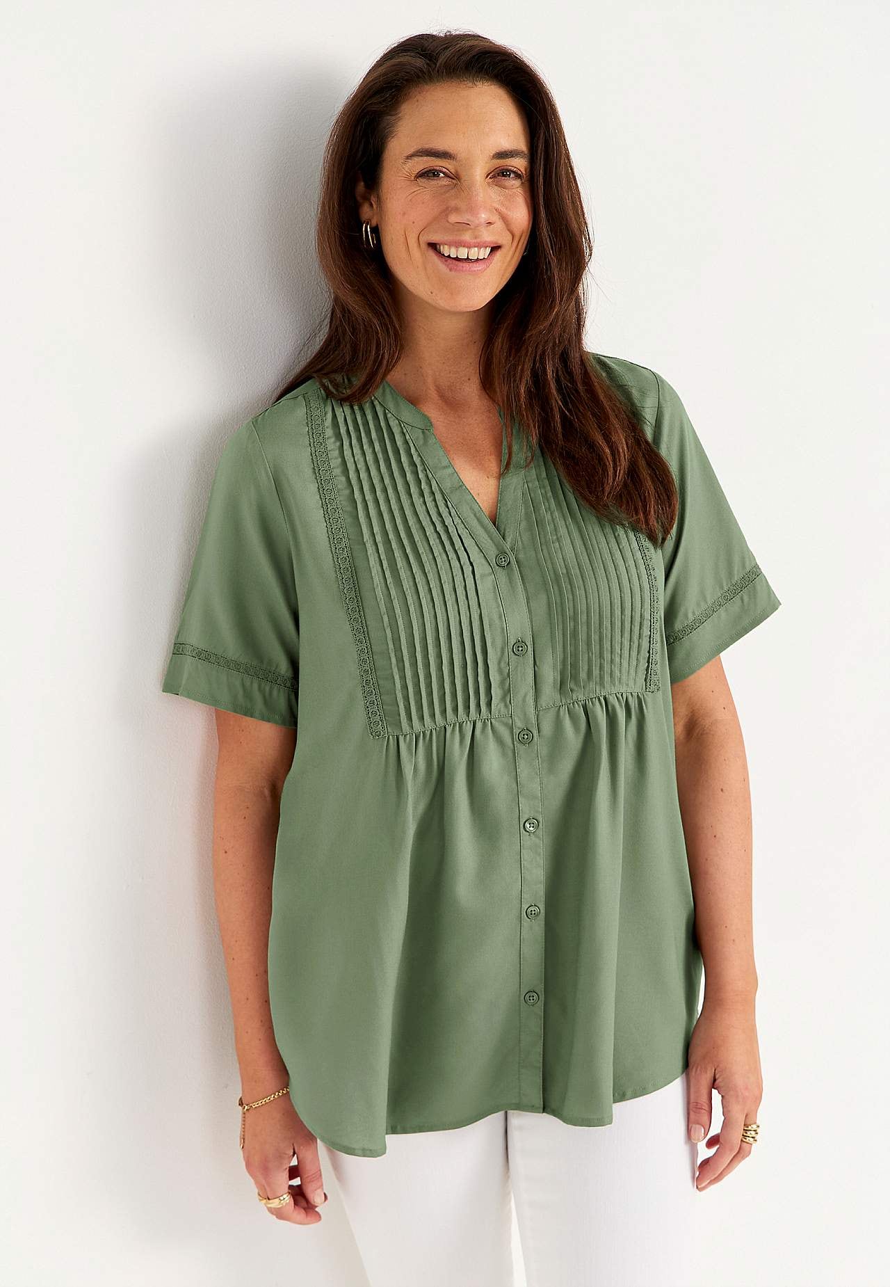 Vevet tunika med blondekanter