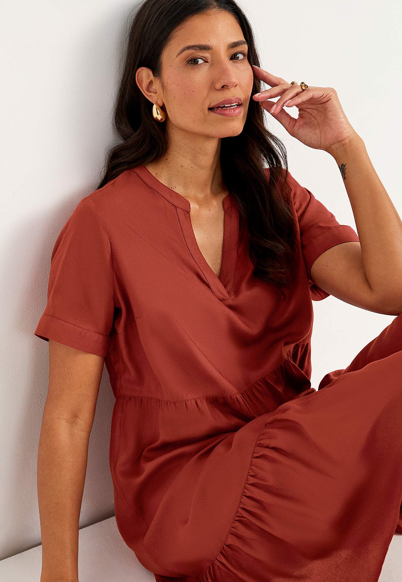 Viskosekjole med volang