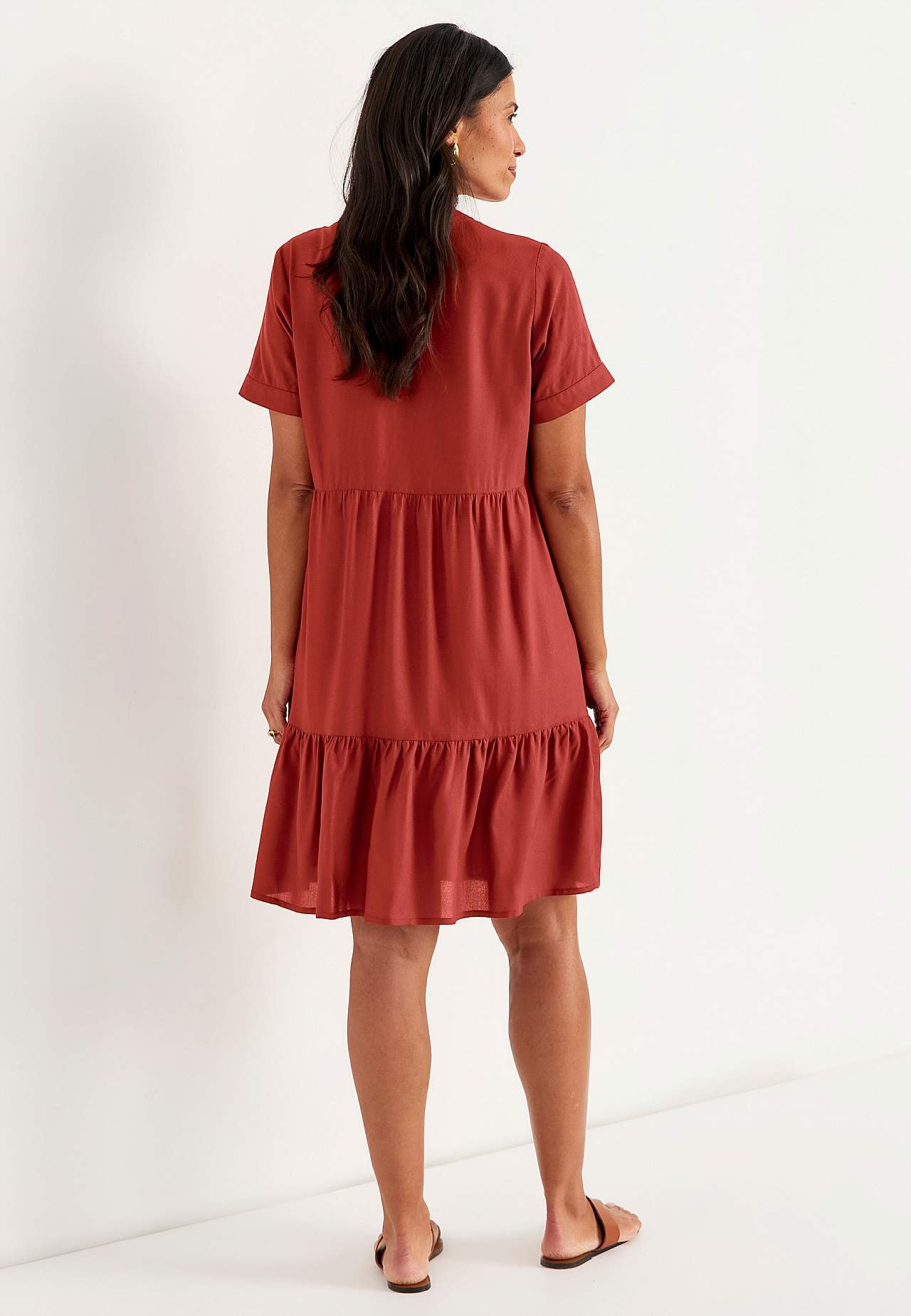 Viskosekjole med volang