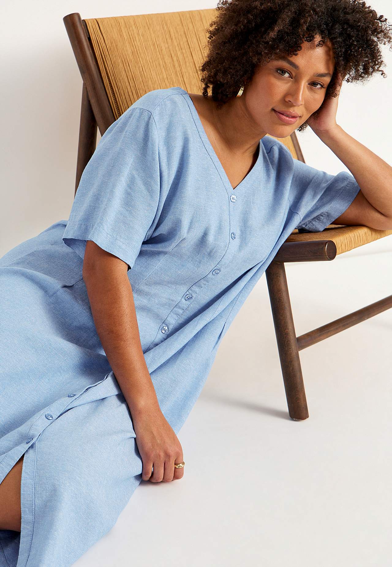 Kjole i lin med nydelig vidde